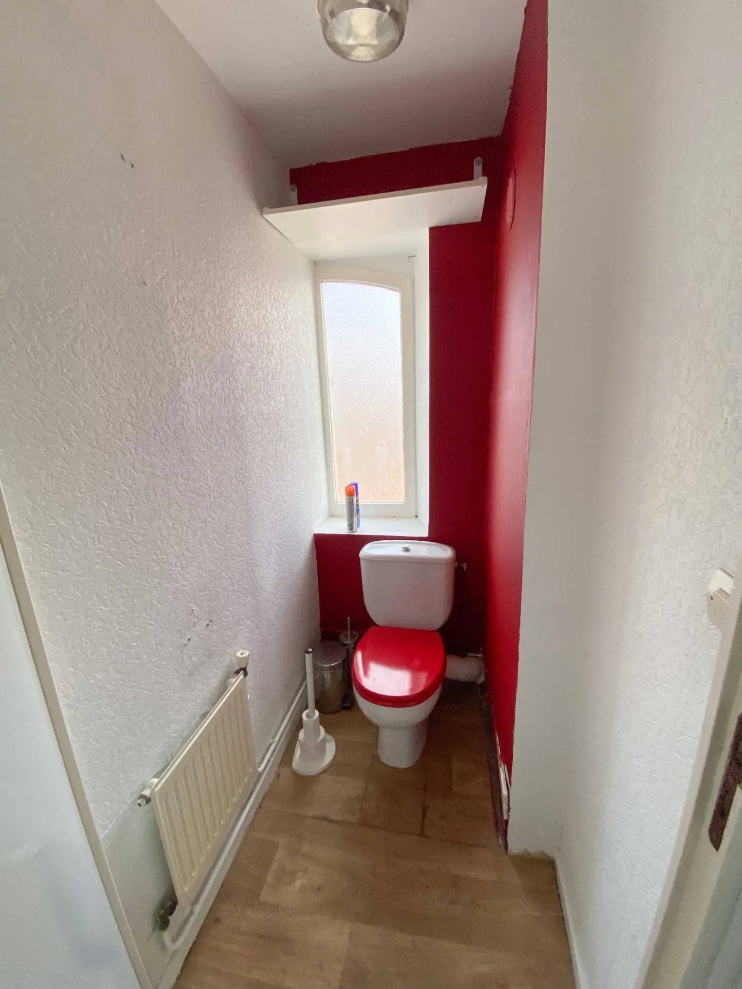 Bel appartement lumineux à Jeumont, idéalement situé avec grande pièce de vie et chambre spacieuse 