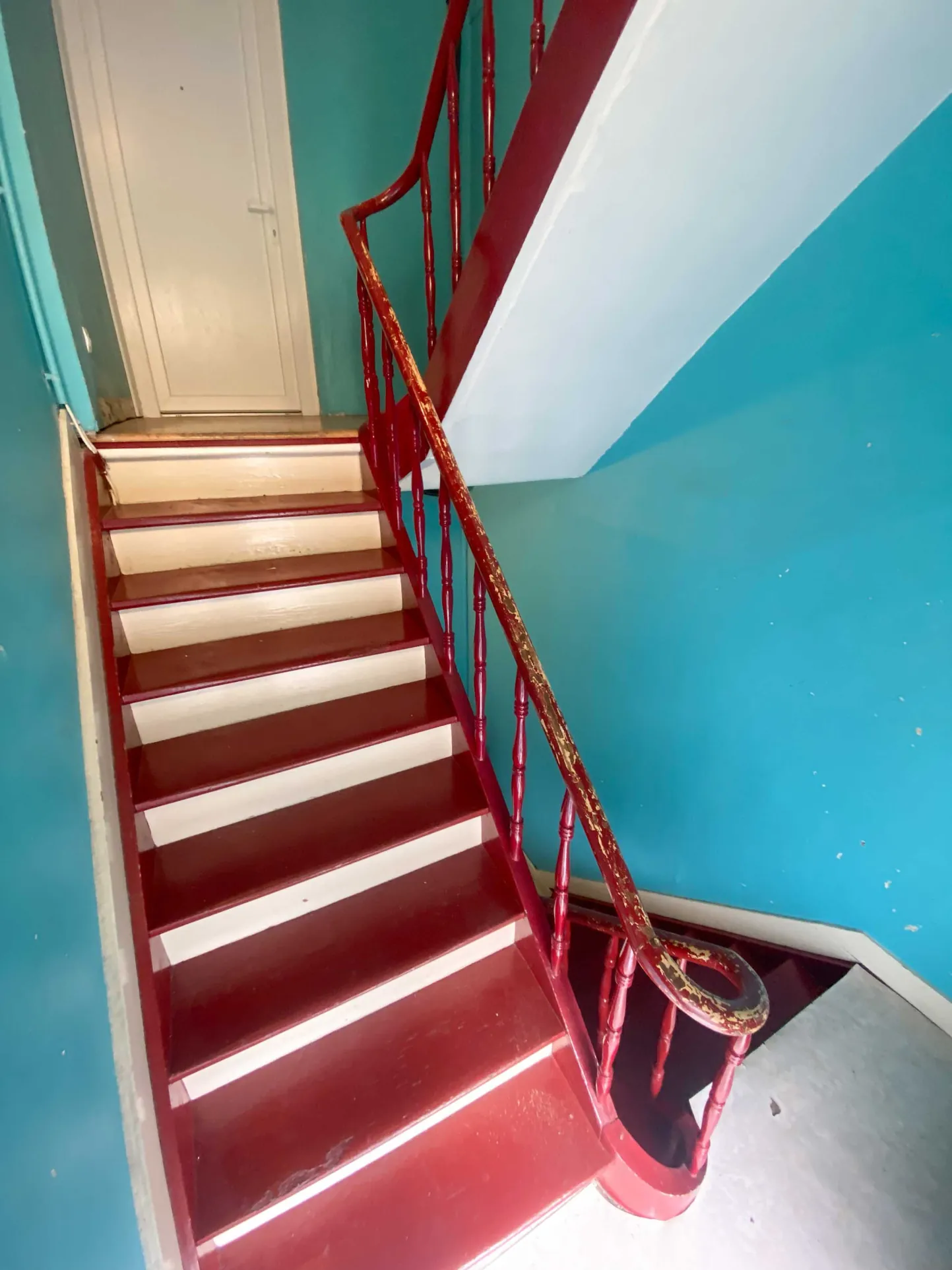 Bel appartement lumineux à Jeumont, idéalement situé avec grande pièce de vie et chambre spacieuse 