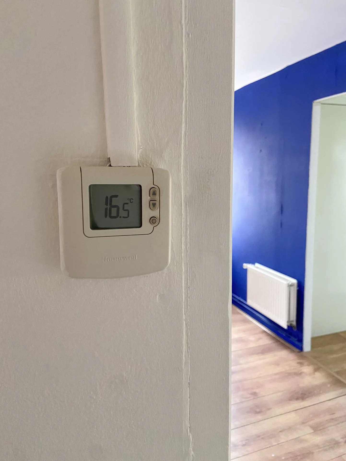 Bel appartement lumineux à Jeumont, idéalement situé avec grande pièce de vie et chambre spacieuse 