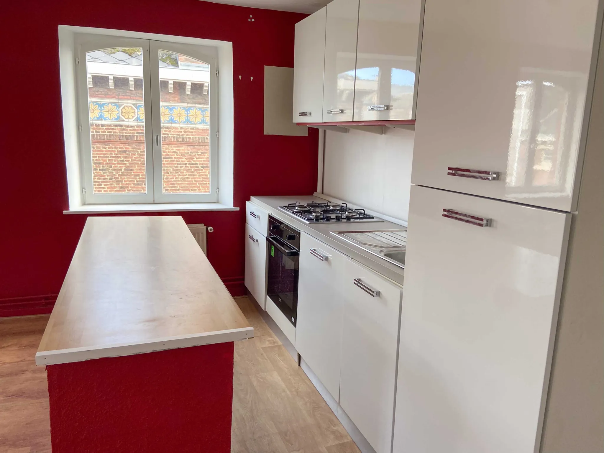 Bel appartement lumineux à Jeumont, idéalement situé avec grande pièce de vie et chambre spacieuse 