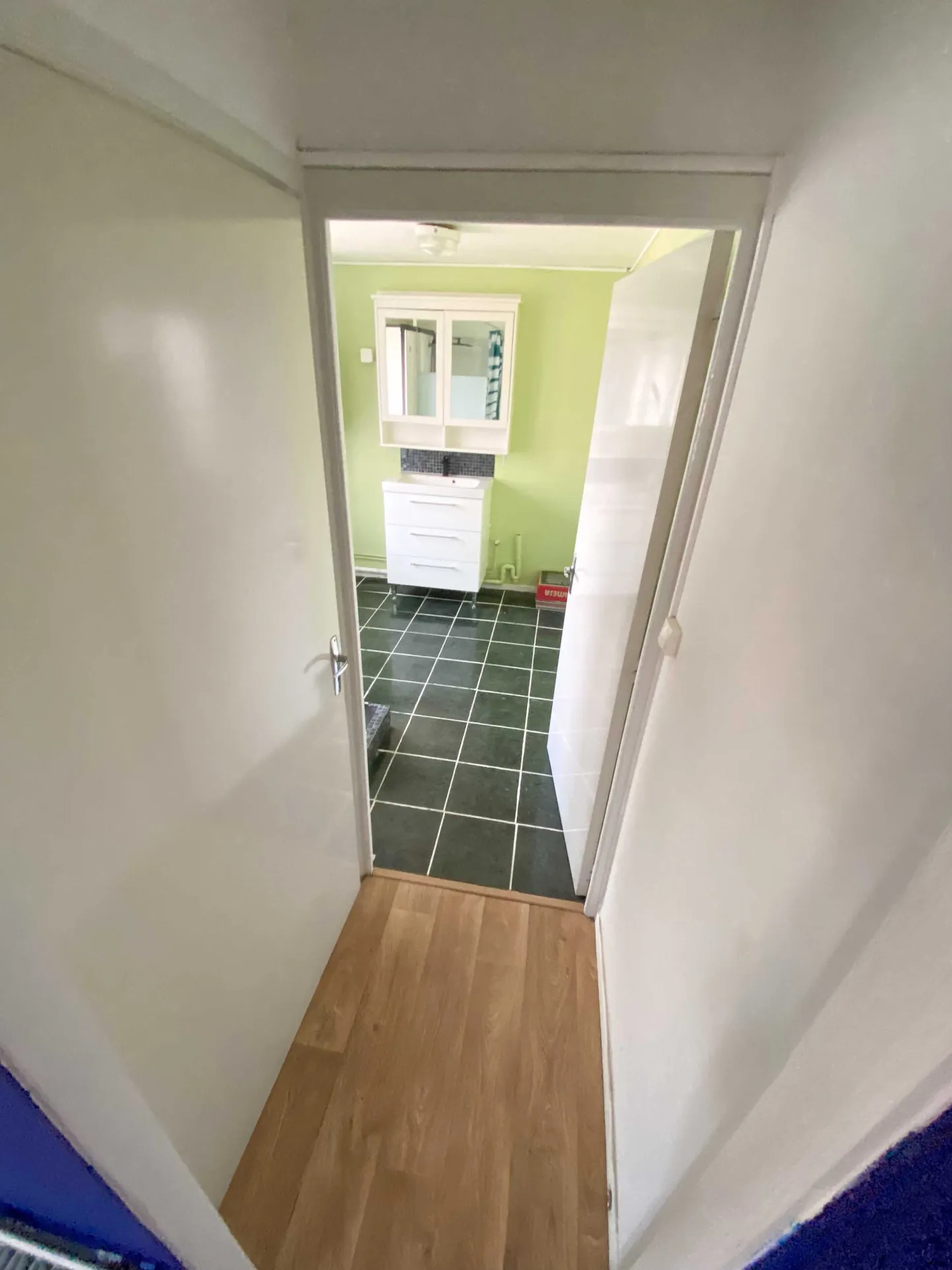 Bel appartement lumineux à Jeumont, idéalement situé avec grande pièce de vie et chambre spacieuse 