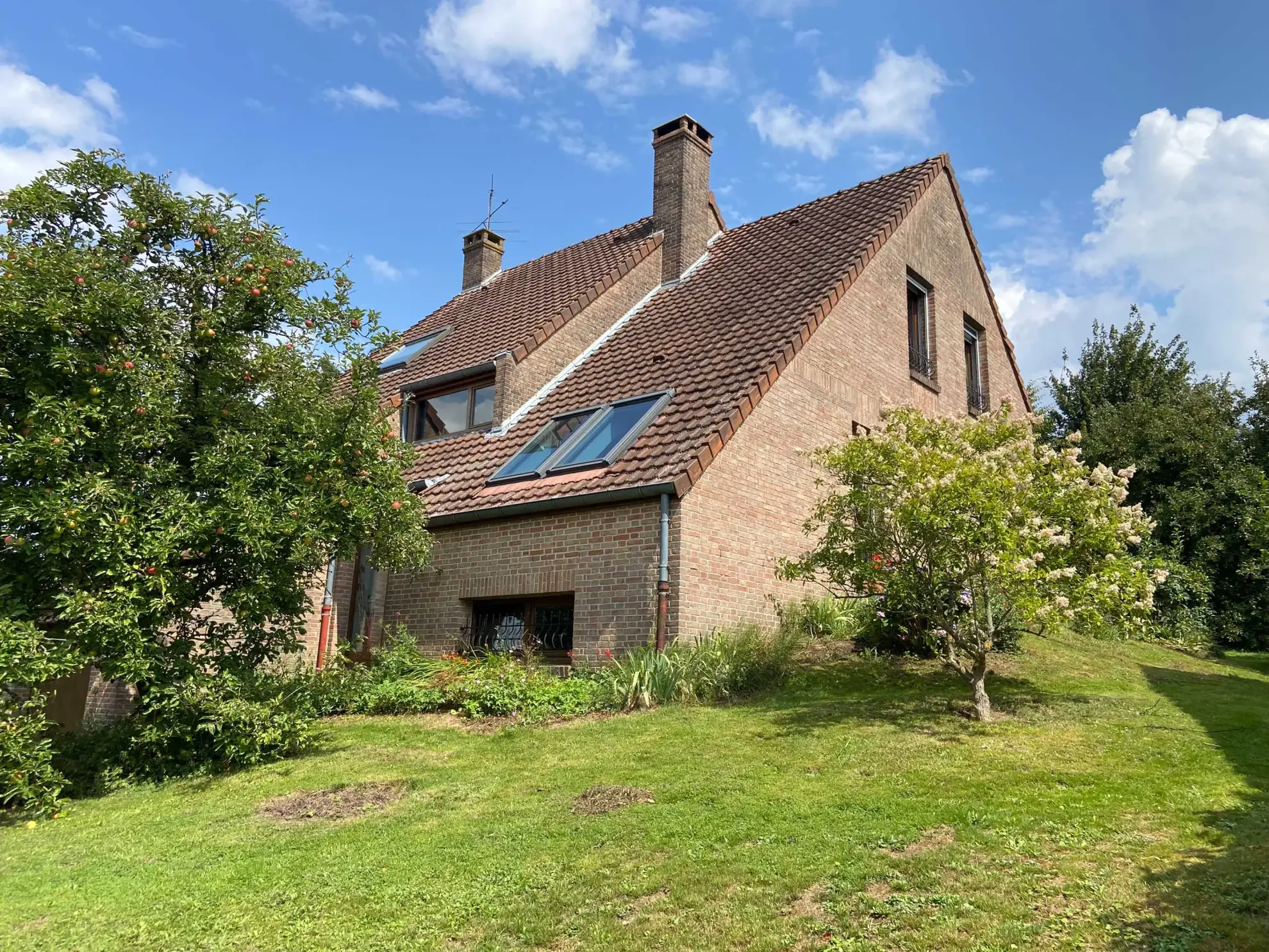 Maison individuelle en briques avec jardin et garage à Boussois