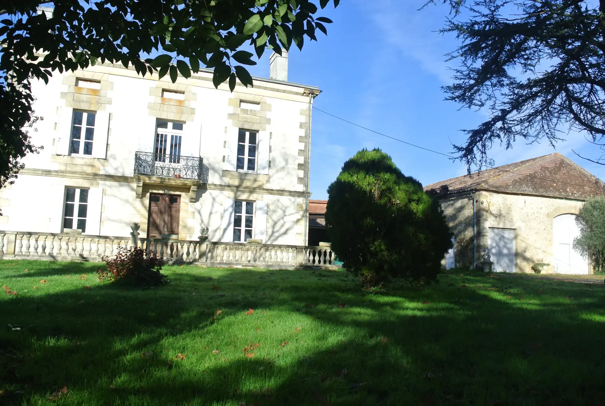 Grande maison bourgeoise avec granges et parc à Duras – Idéal projet gîte ou chambres d'hôtes 