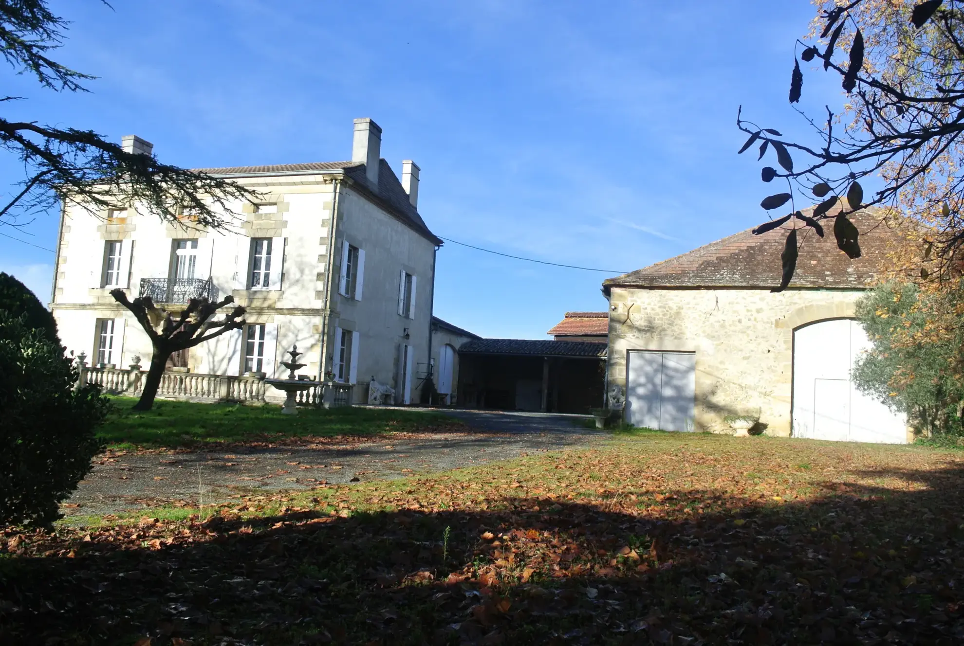 Grande maison bourgeoise avec granges et parc à Duras – Idéal projet gîte ou chambres d'hôtes