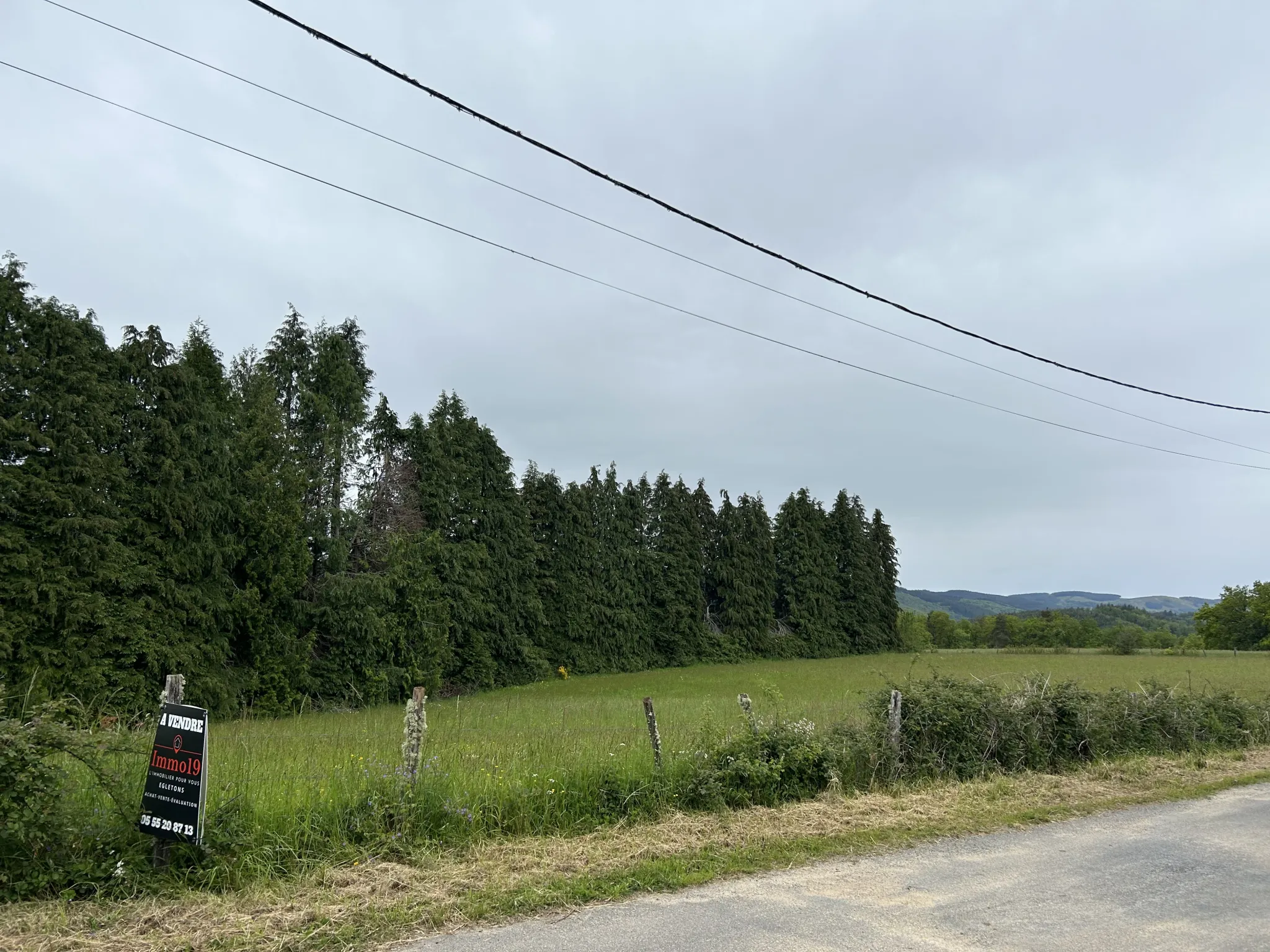 Terrain constructible de 5500 m² à Saint-Yrieix-le-Déjalat en Corrèze