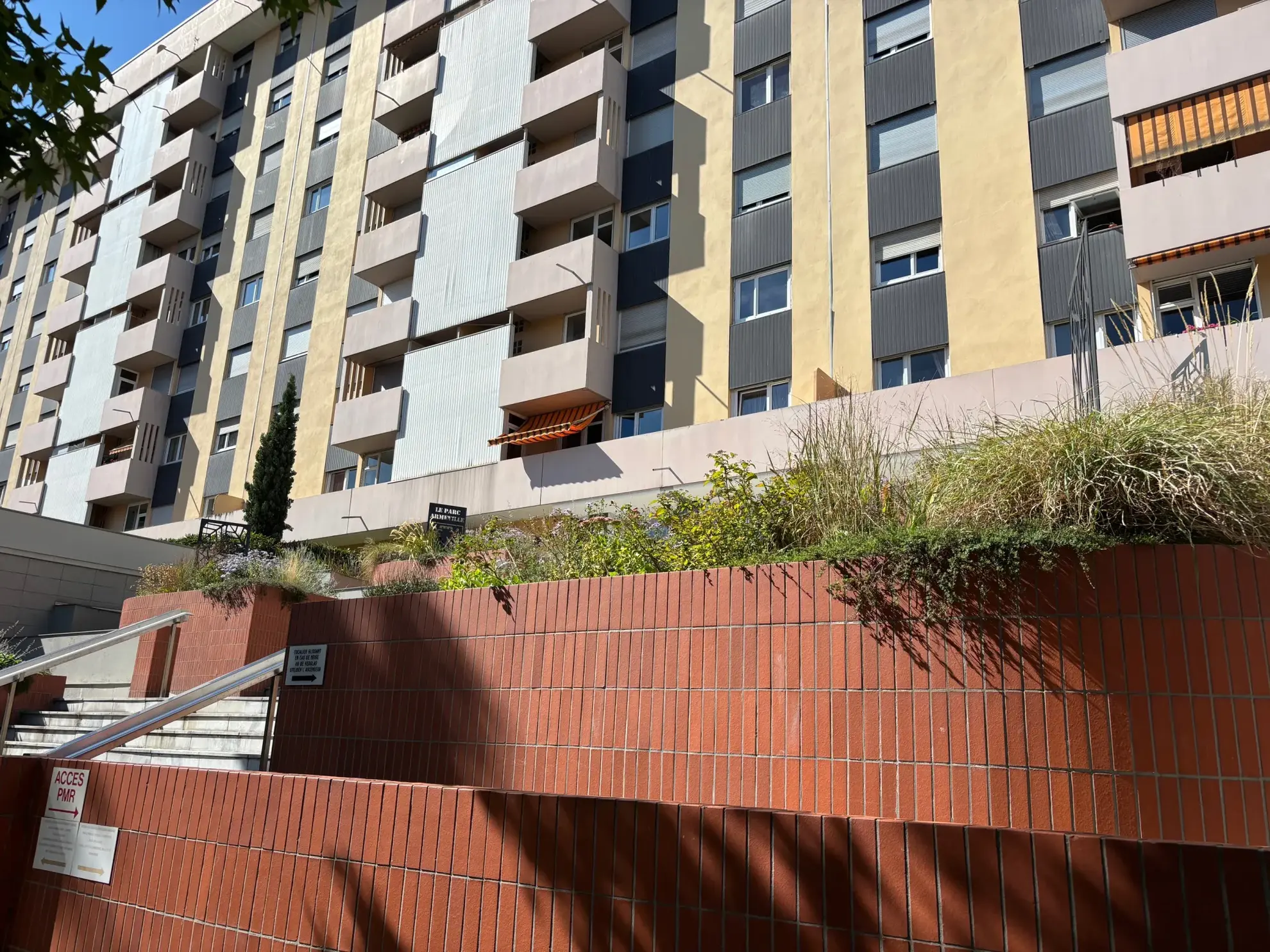 Appartement F5 divisible avec entrée indépendante à Saint-Étienne - Quartier Armeville 