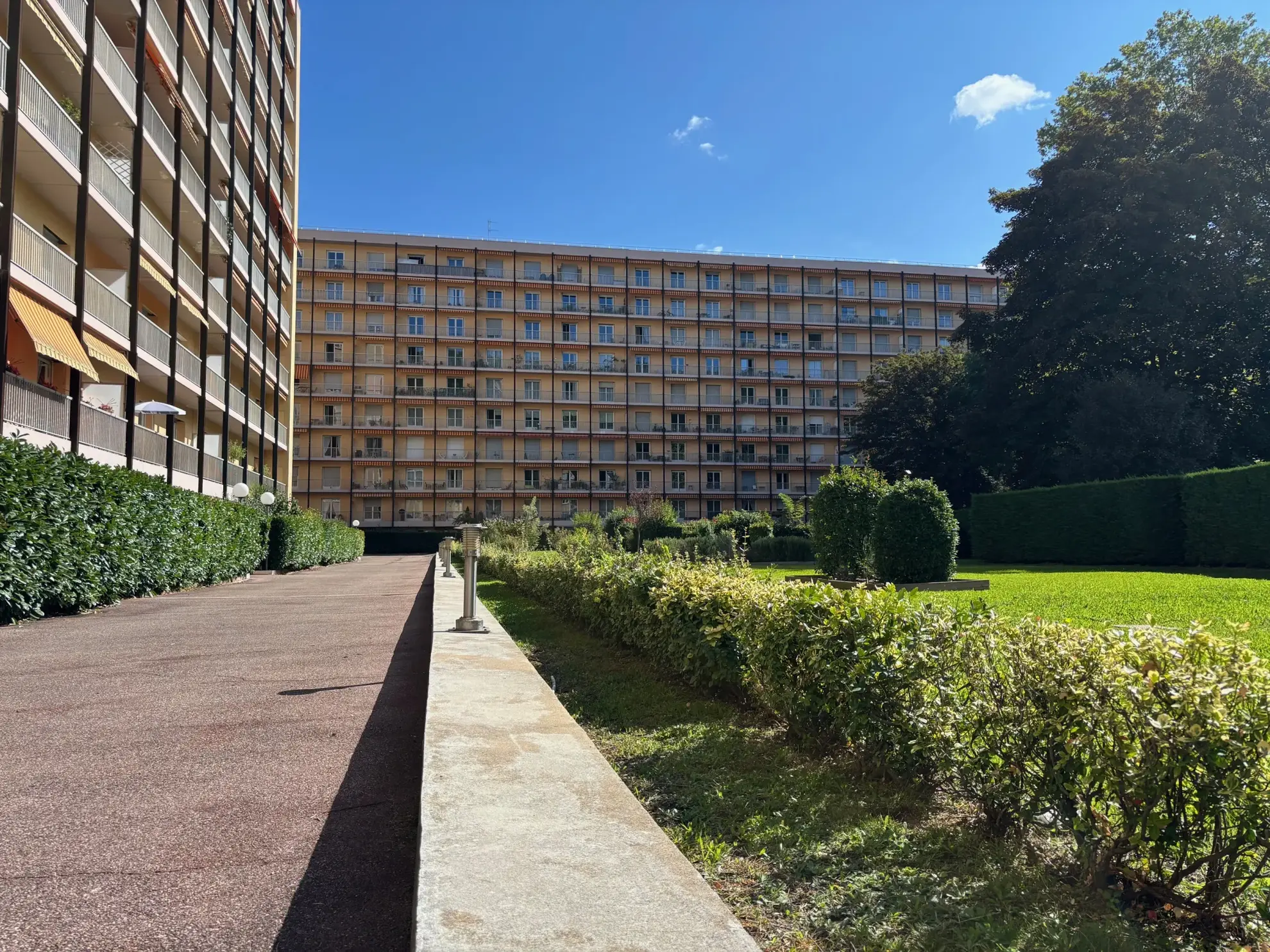 Appartement F5 divisible avec entrée indépendante à Saint-Étienne - Quartier Armeville 