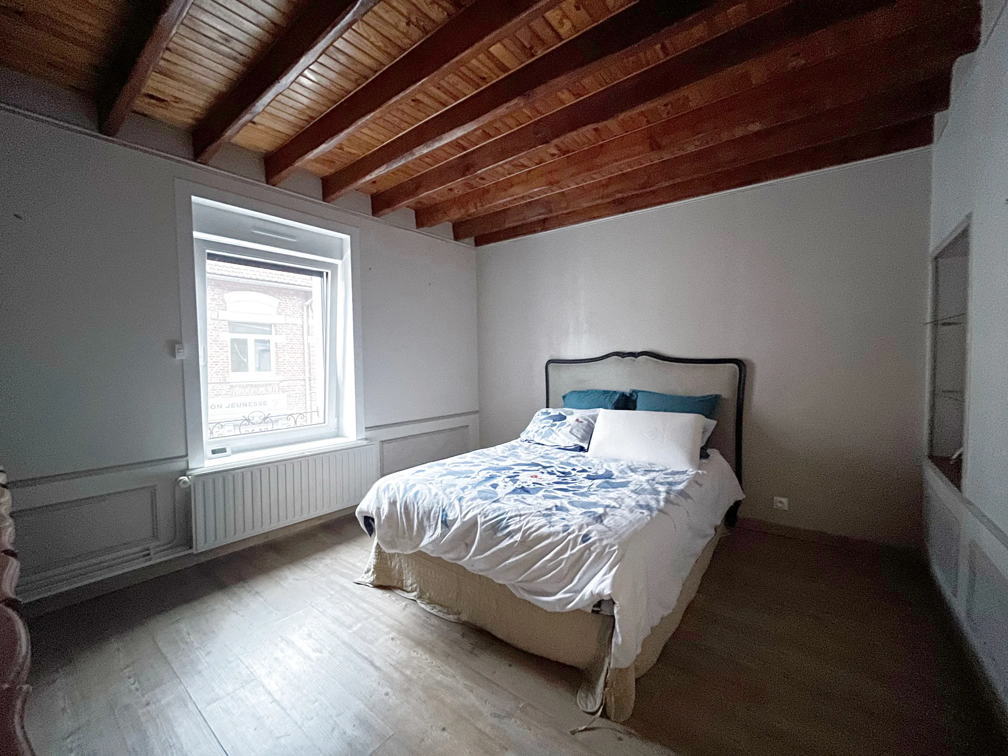 Grande maison de ville à Billy Montigny avec jardin, garage et plusieurs chambres 