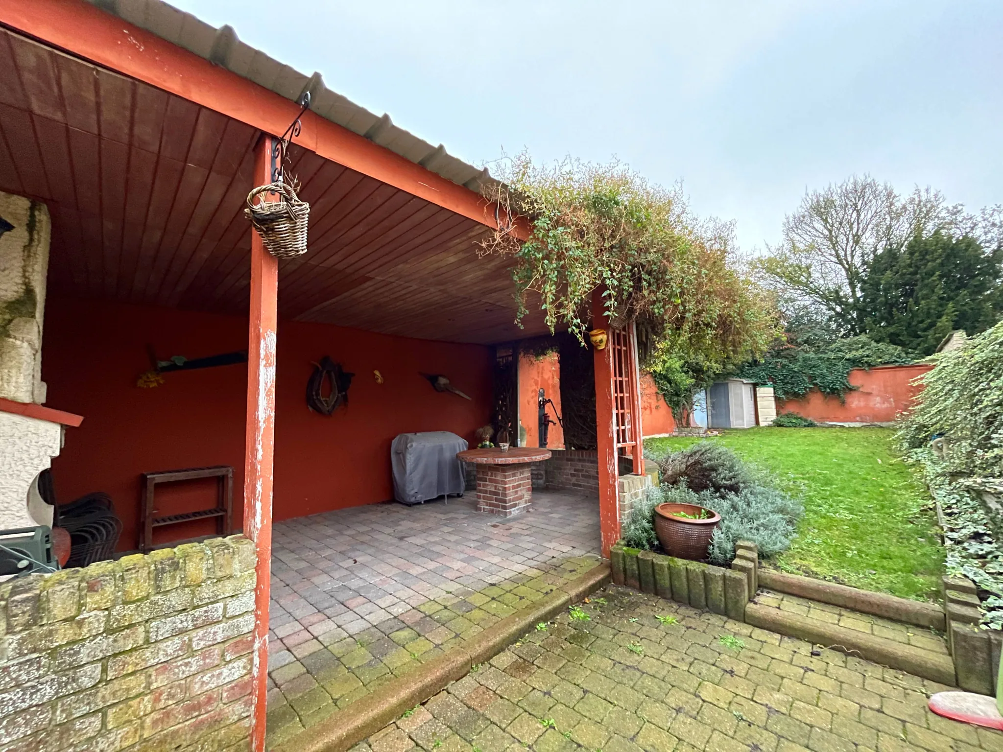 Grande maison de ville à Billy Montigny avec jardin, garage et plusieurs chambres 