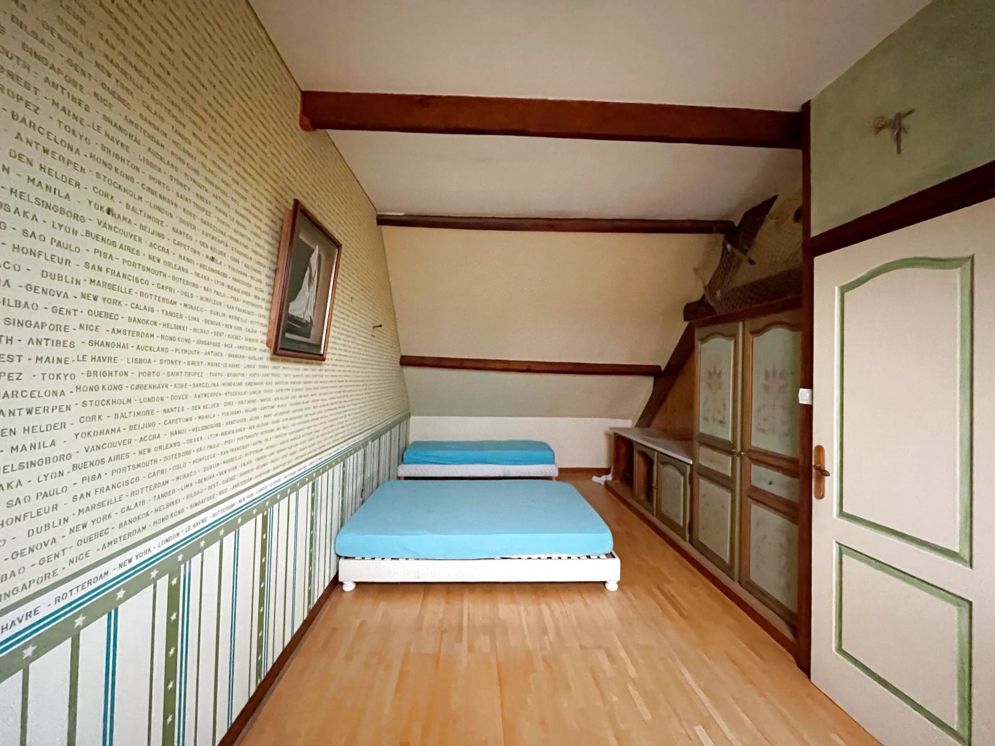 Grande maison de ville à Billy Montigny avec jardin, garage et plusieurs chambres 