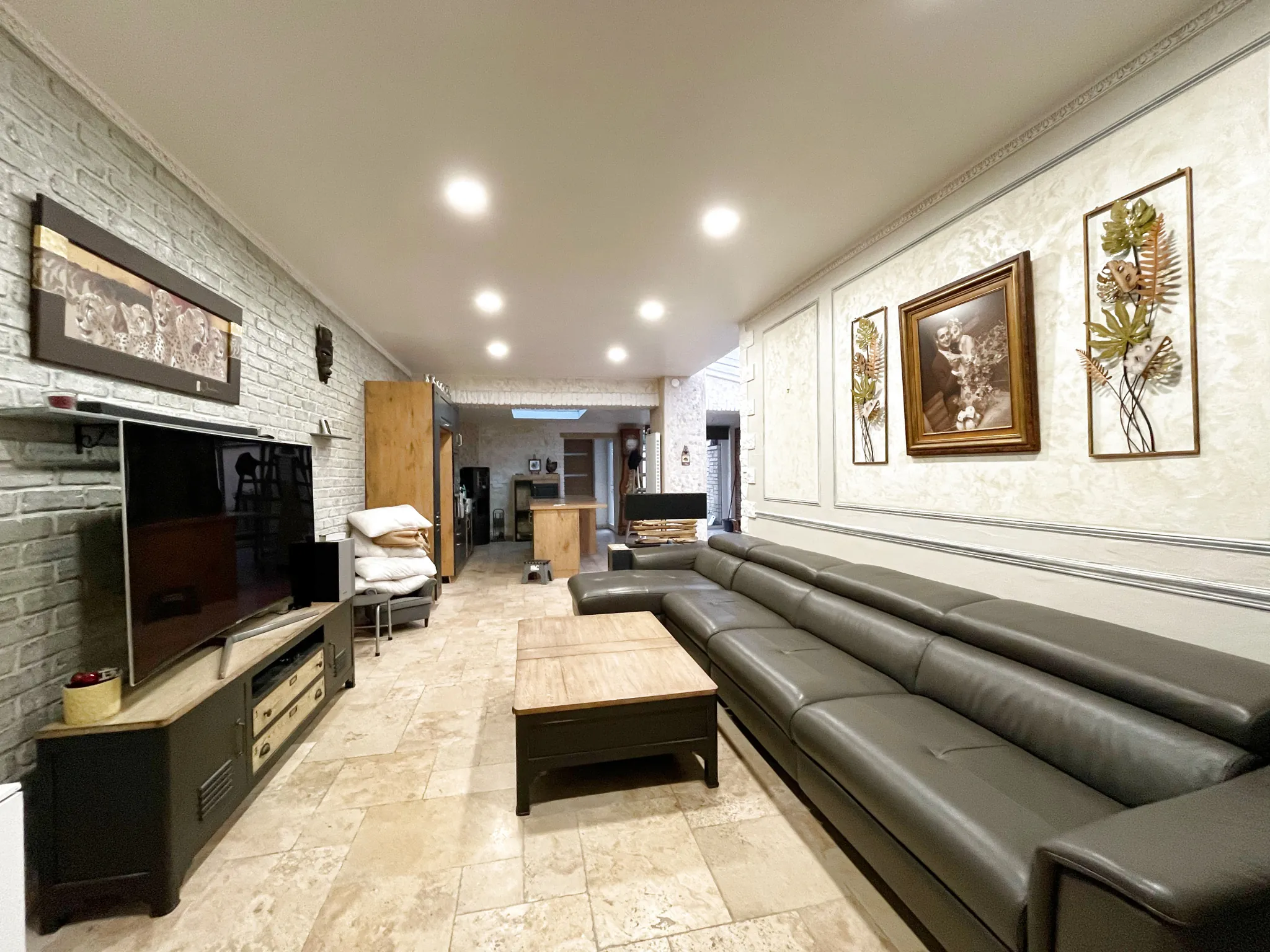 Grande maison de ville à Billy Montigny avec jardin, garage et plusieurs chambres 