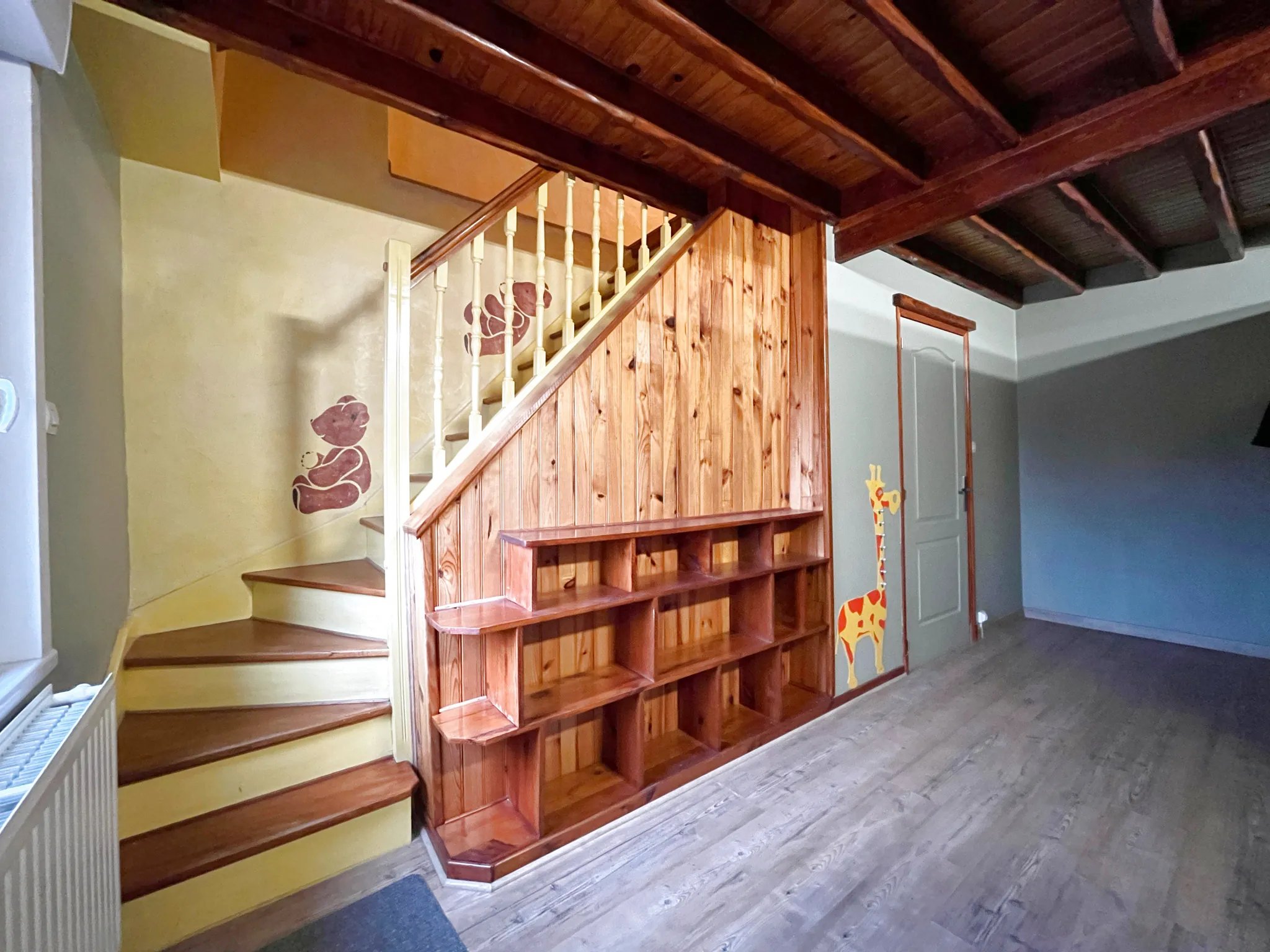 Grande maison de ville à Billy Montigny avec jardin, garage et plusieurs chambres 