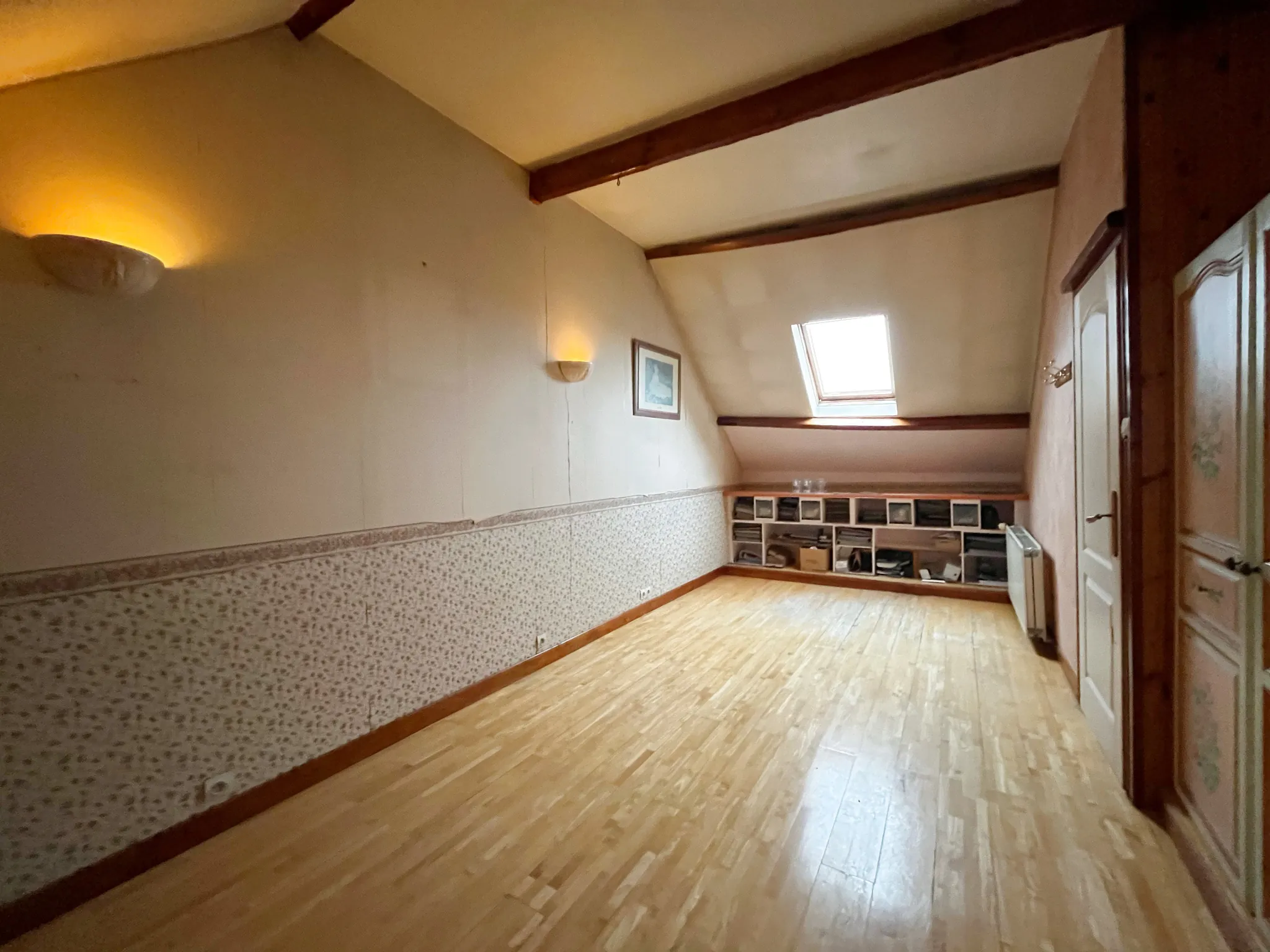 Grande maison de ville à Billy Montigny avec jardin, garage et plusieurs chambres 