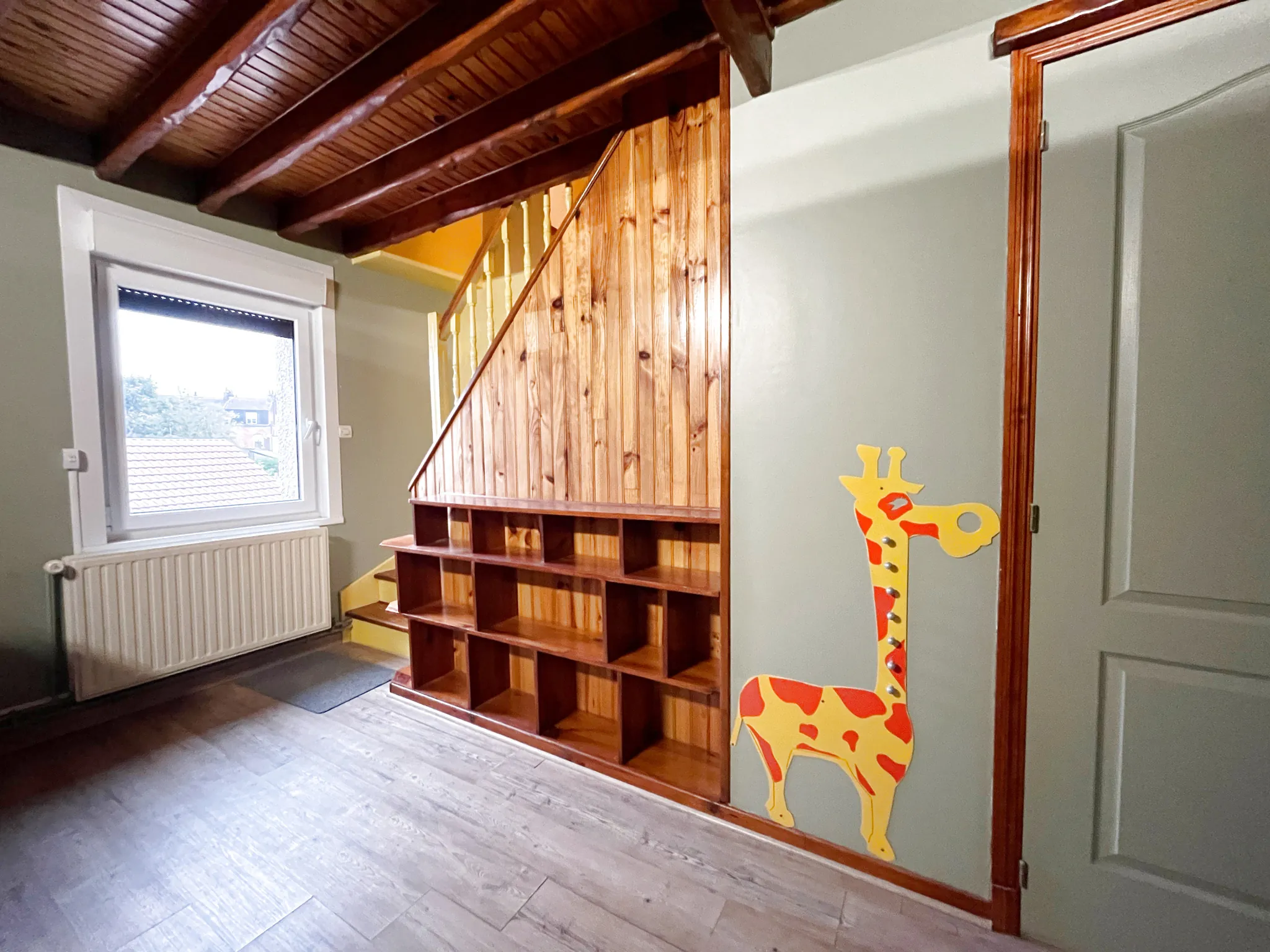 Grande maison de ville à Billy Montigny avec jardin, garage et plusieurs chambres 