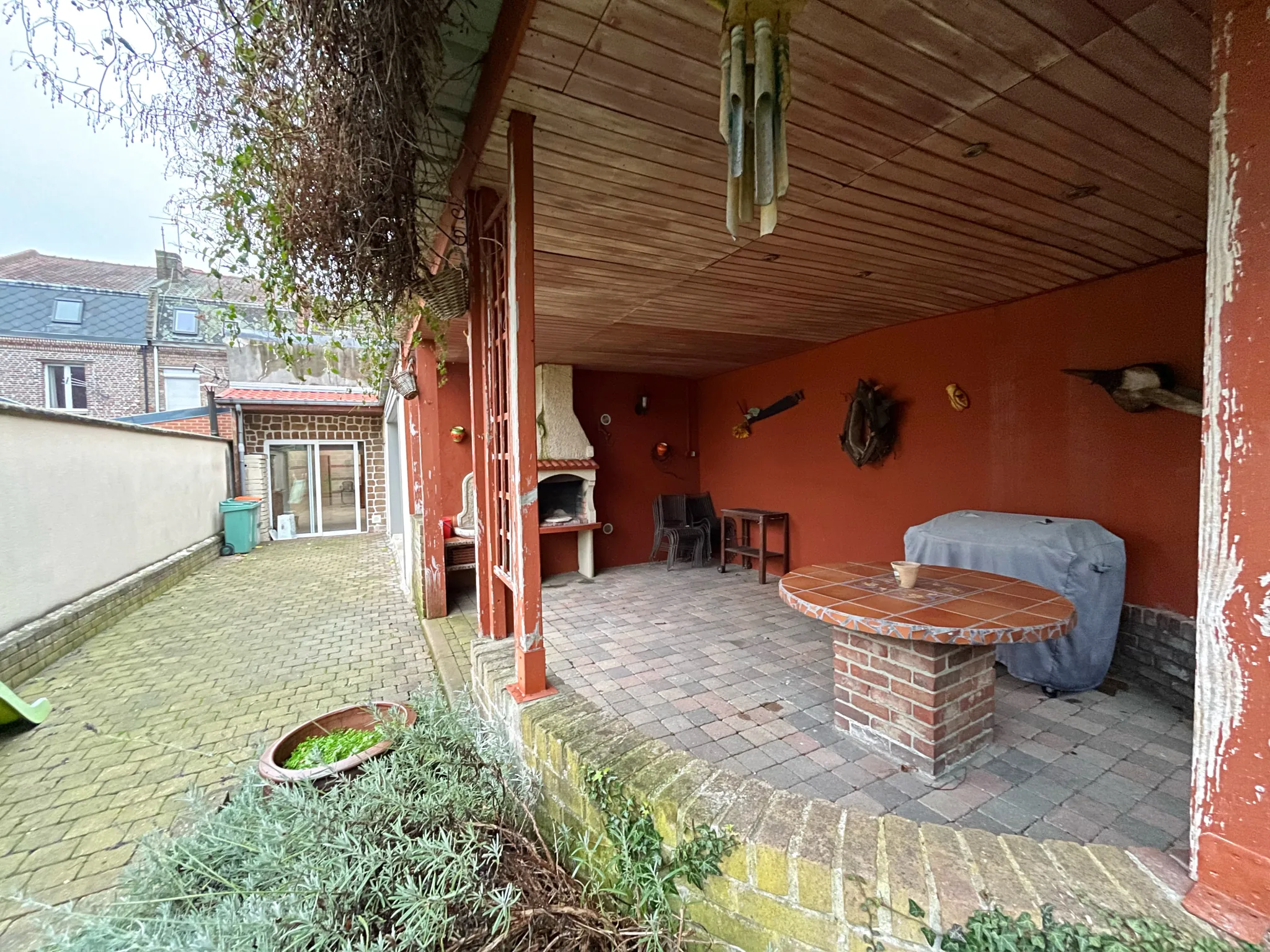 Grande maison de ville à Billy Montigny avec jardin, garage et plusieurs chambres 