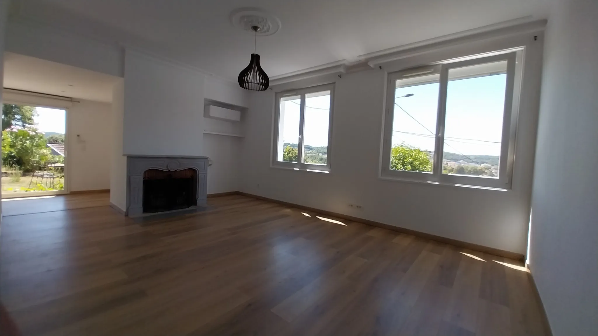 Maison familiale avec T2 indépendant à Trélissac - 5 chambres, piscine et grand jardin