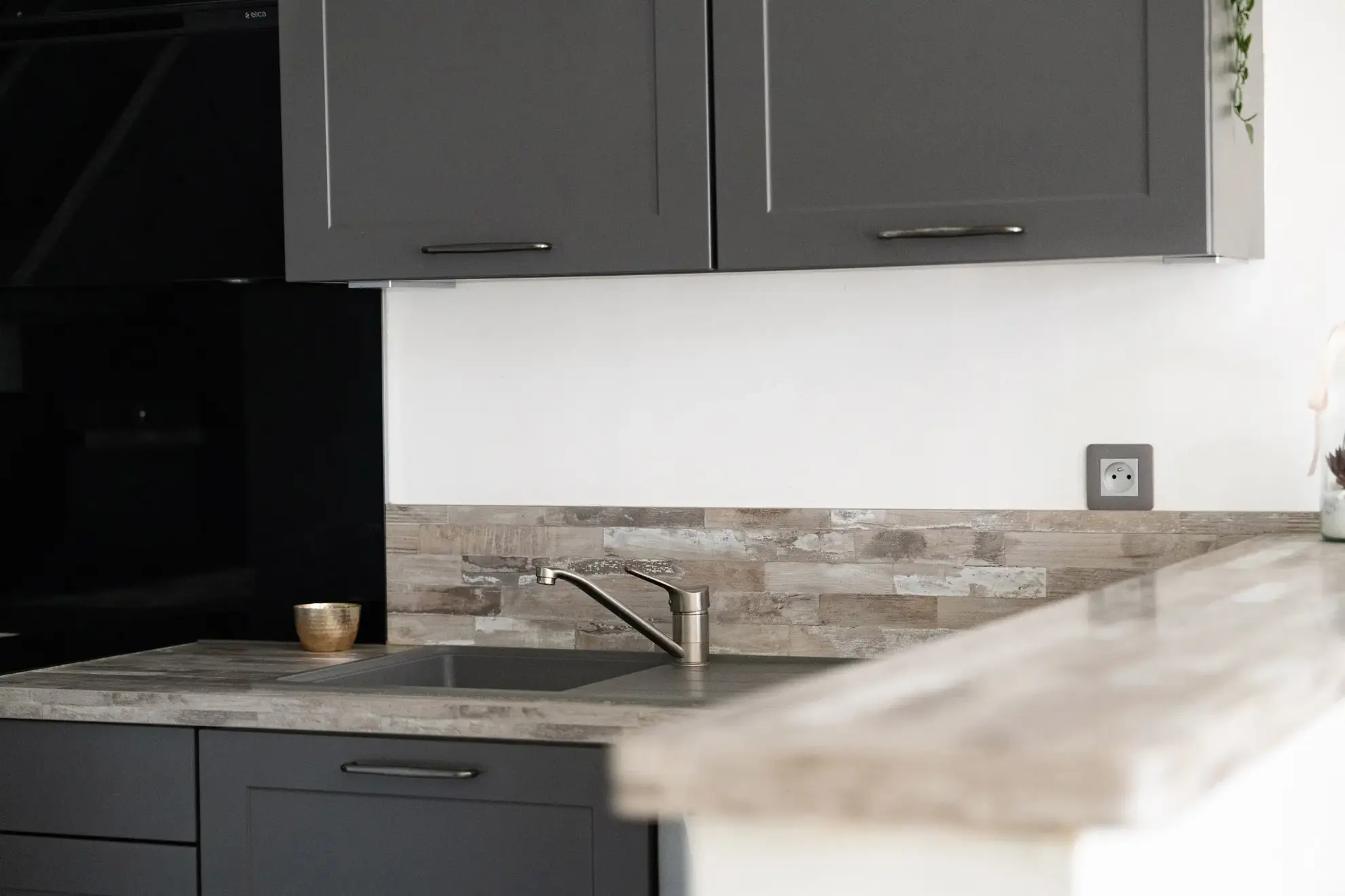 Maison de plain-pied avec piscine, garage et jardin à Trèbes – secteur calme 