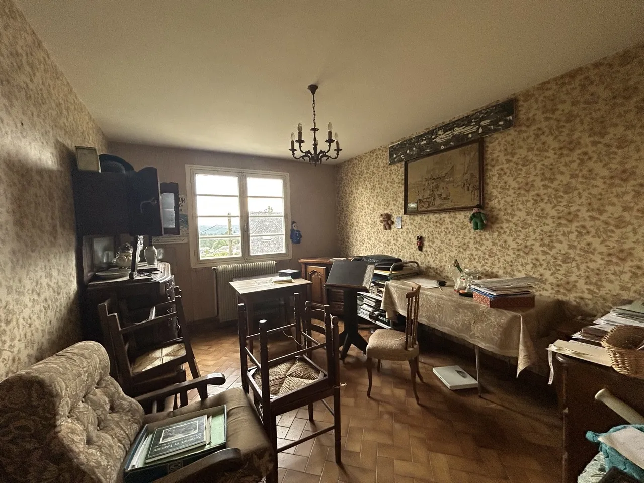 Maison à Naves en Corrèze avec granges et jardin arboré 