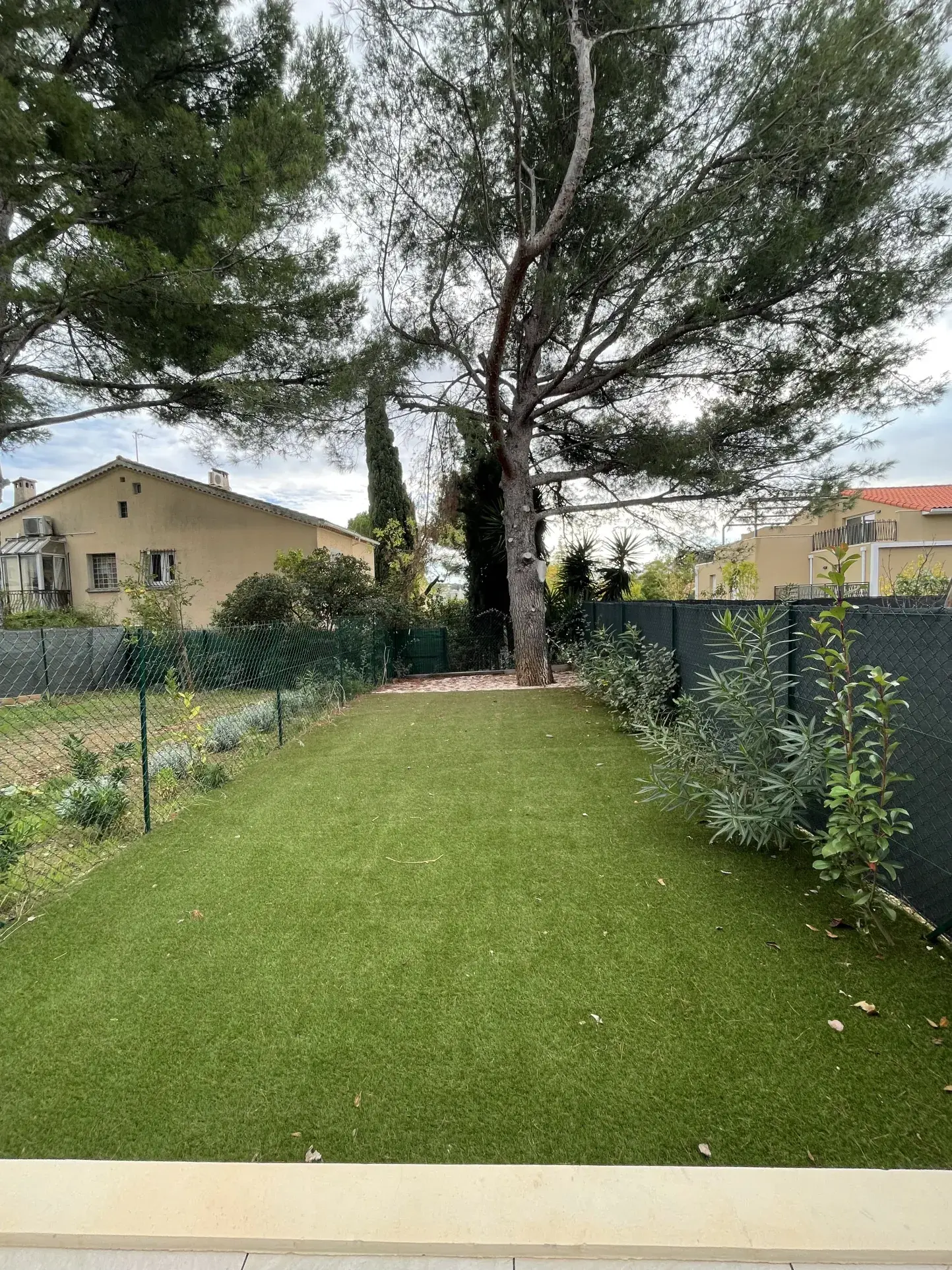 Appartement T3 en rez-de-jardin avec jardin privé à Toulon, idéalement situé 