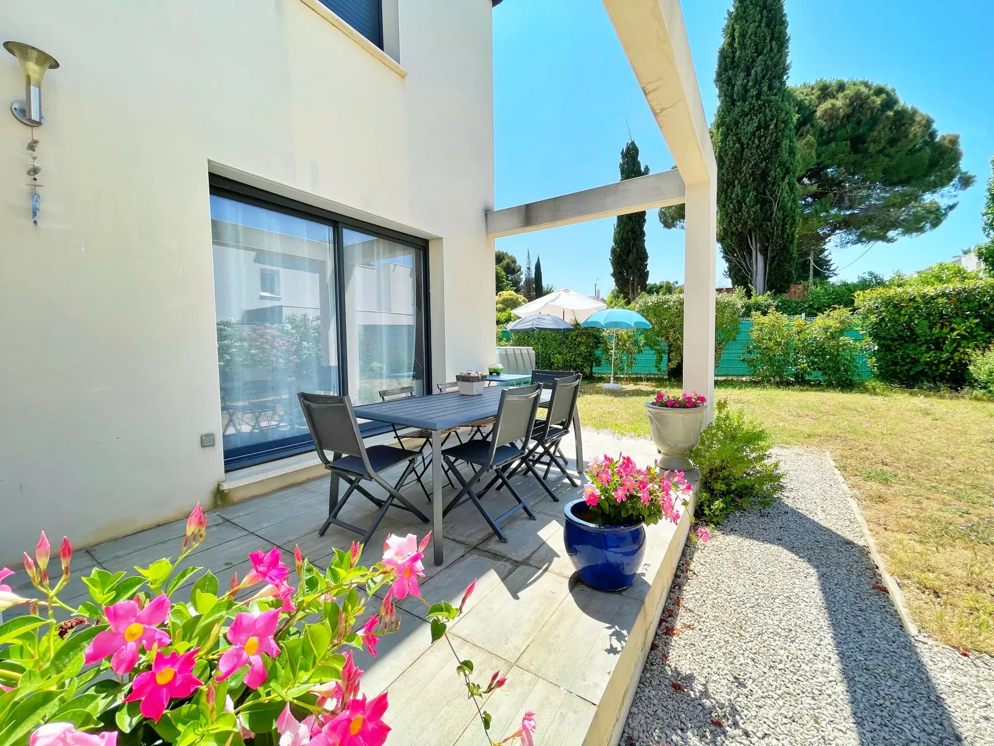 Villa récente de 102 m² à Béziers avec 3 chambres, jardin et garage