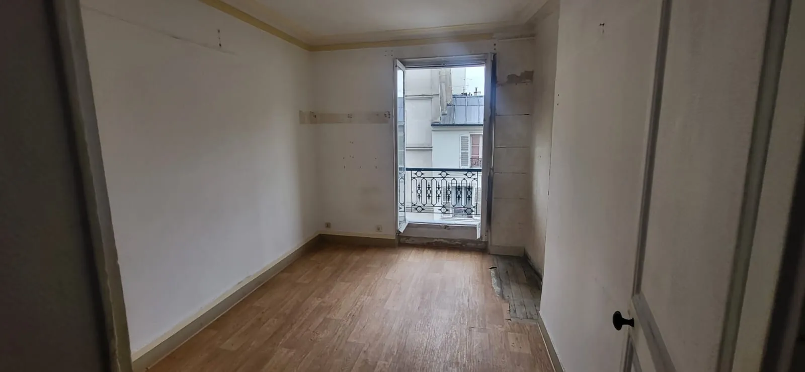 Studio à rénover de 14 m² à Paris 11e - Idéal investissement ou personnalisation 