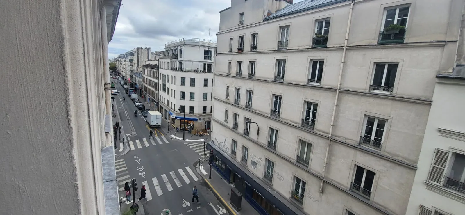 Studio à rénover dans le 11ème arrondissement de Paris, lumineux et avec potentiel