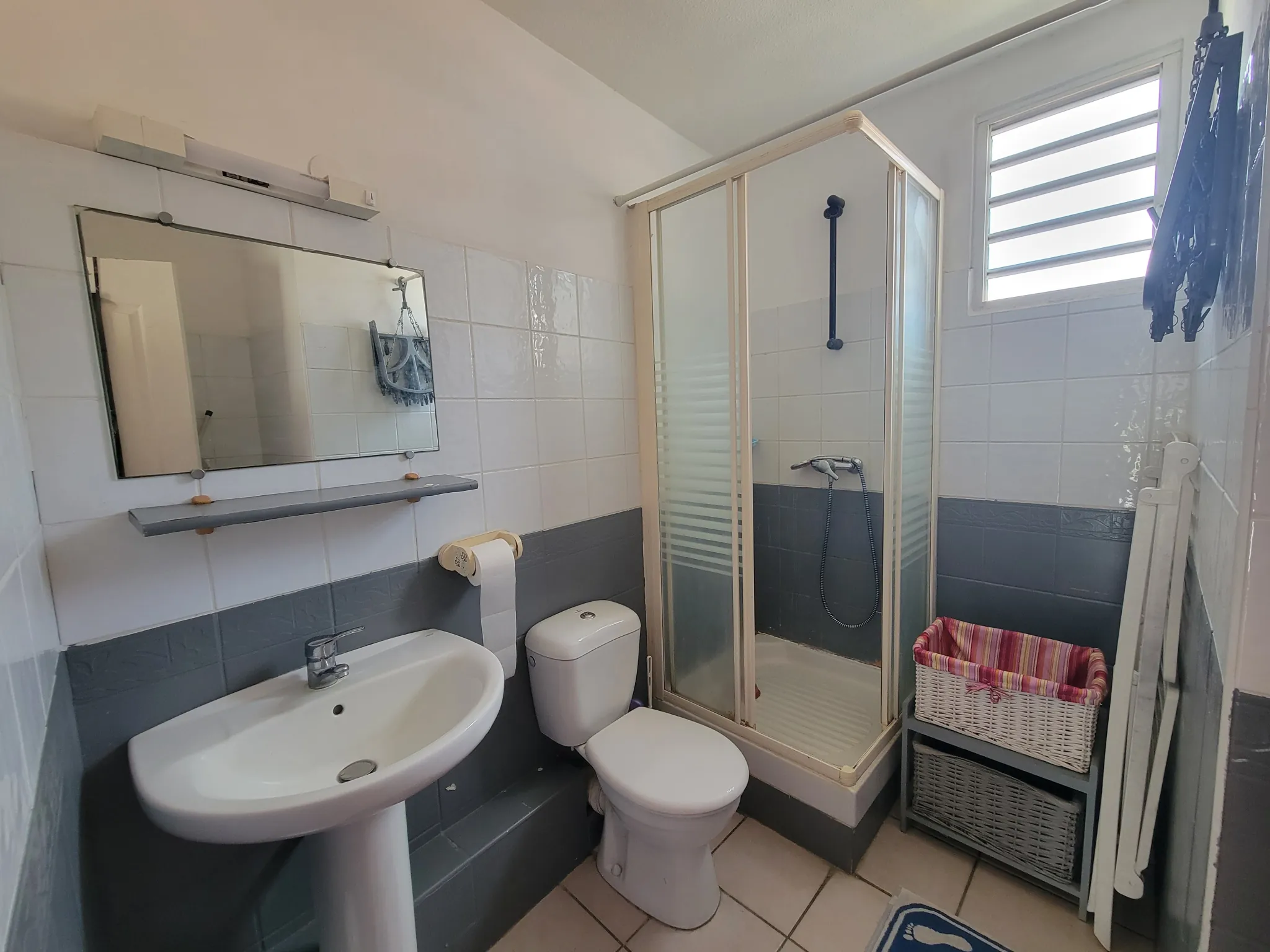 Superbe T2 meublé à Anse Mitan, proche plage et commodités, avec parking 