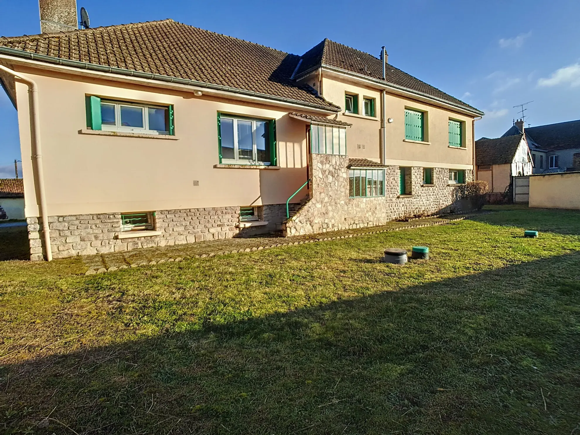 Belle maison de 8 pièces à Parsac de 230 m² avec garage et terrasse