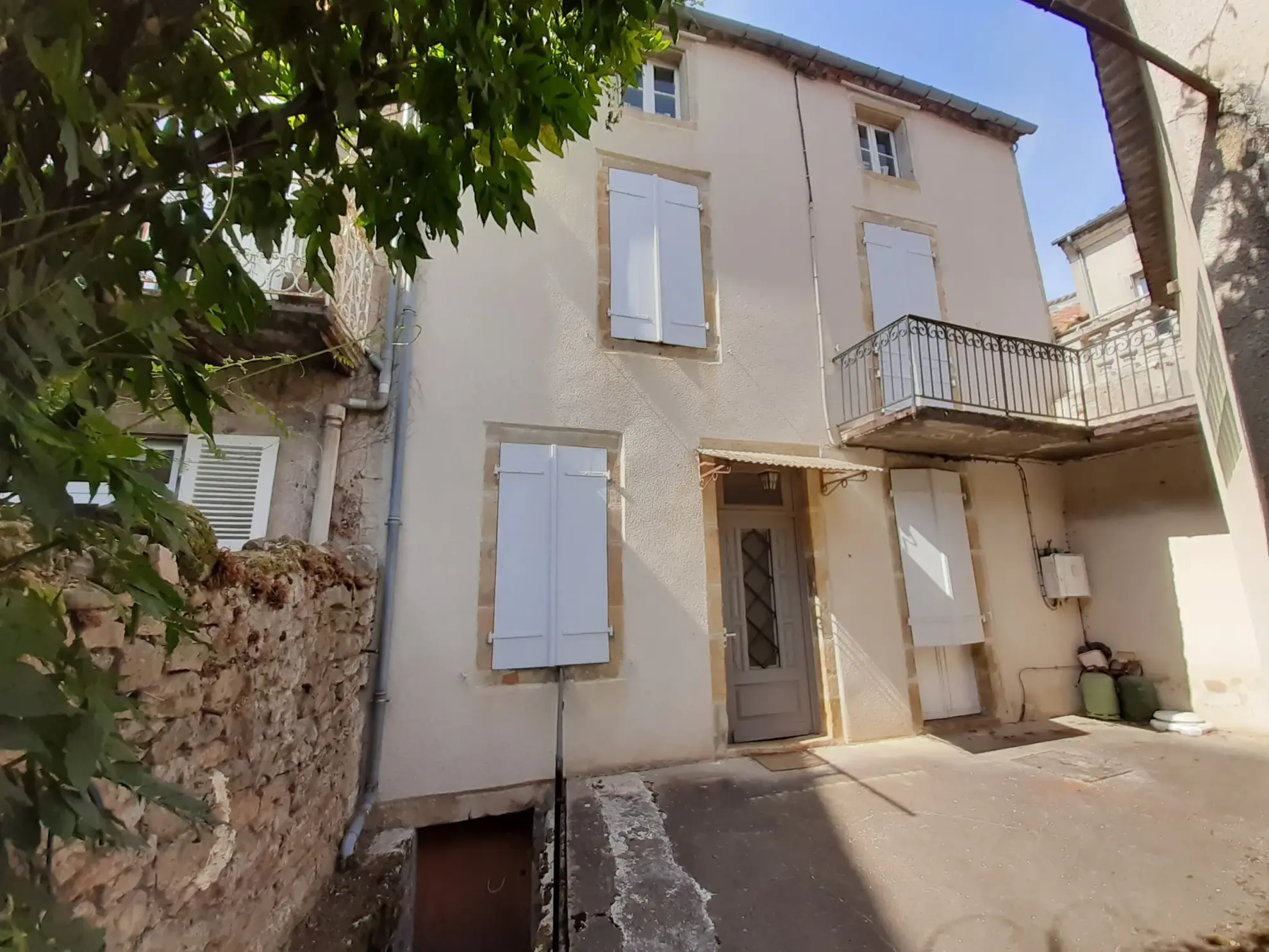 Maison de ville avec cour et cave à Saint-Céré – Opportunité à Saint-Céré 95 m²