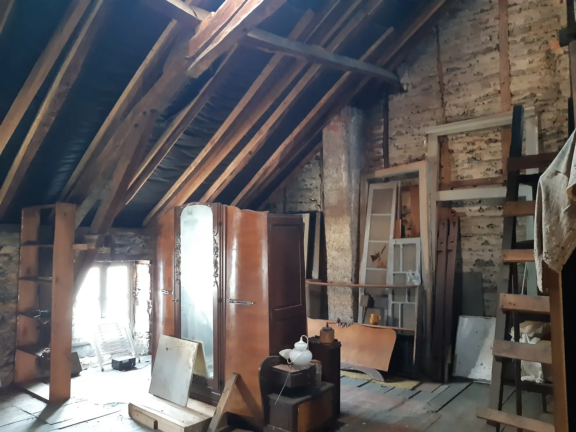 Maison de ville avec cour et cave à Saint-Céré – Opportunité à Saint-Céré 95 m² 