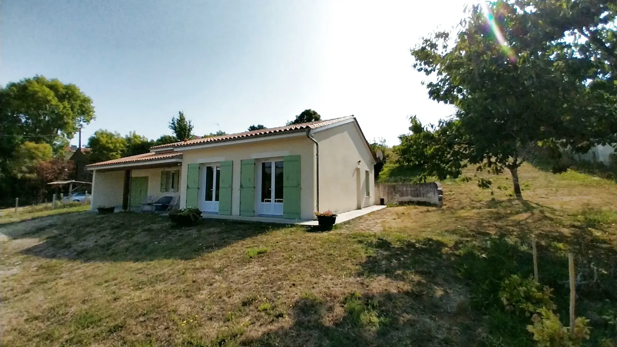 Maison plain-pied à Riberac avec jardin et terrain de 3500 m²