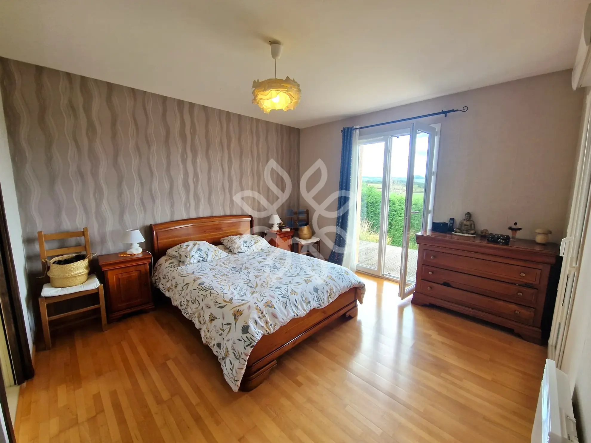 Maison de plain-pied avec vue dégagée à Vieille-Brioude, terrain arboré 