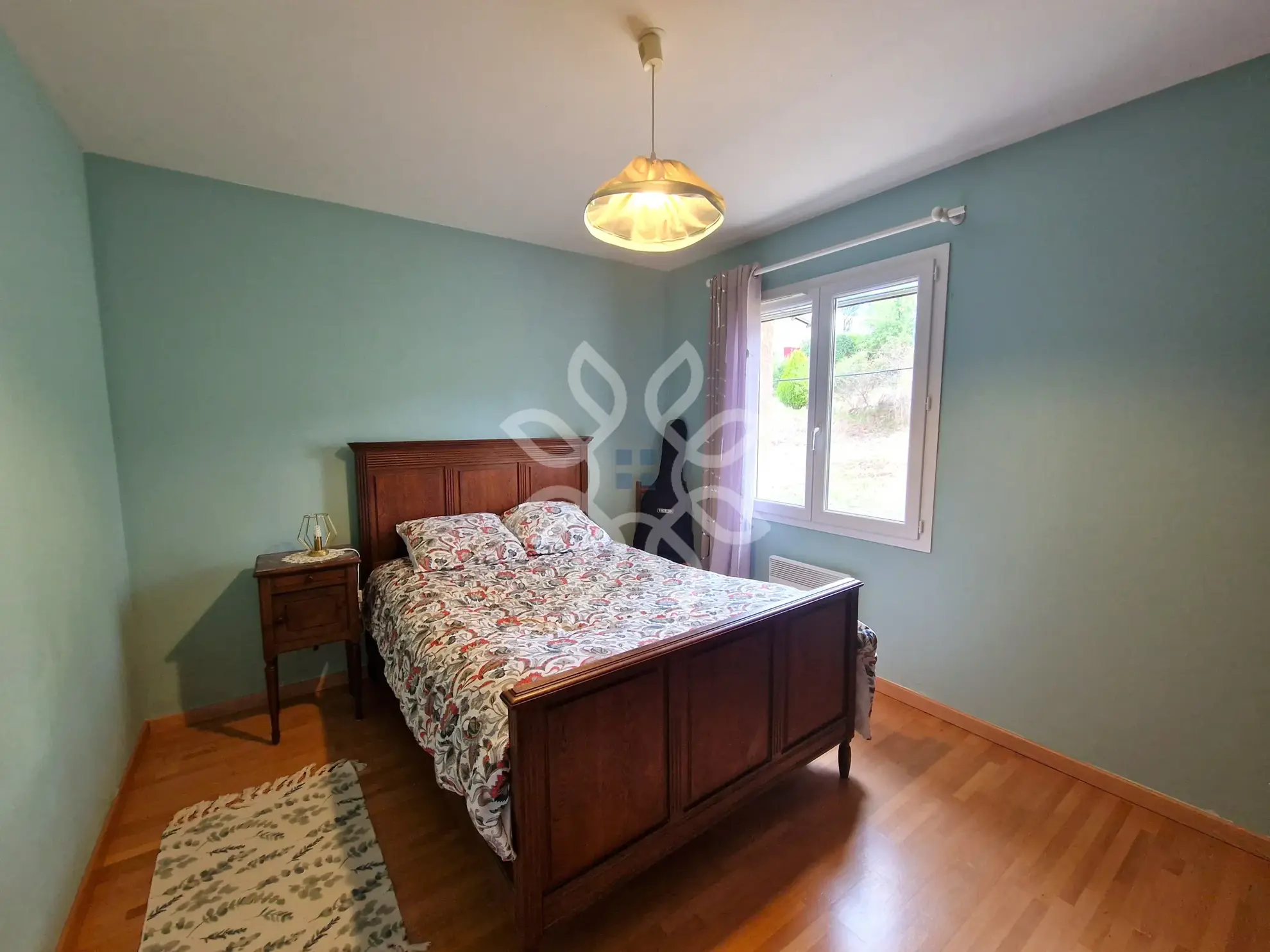 Maison de plain-pied avec vue dégagée à Vieille-Brioude, terrain arboré 