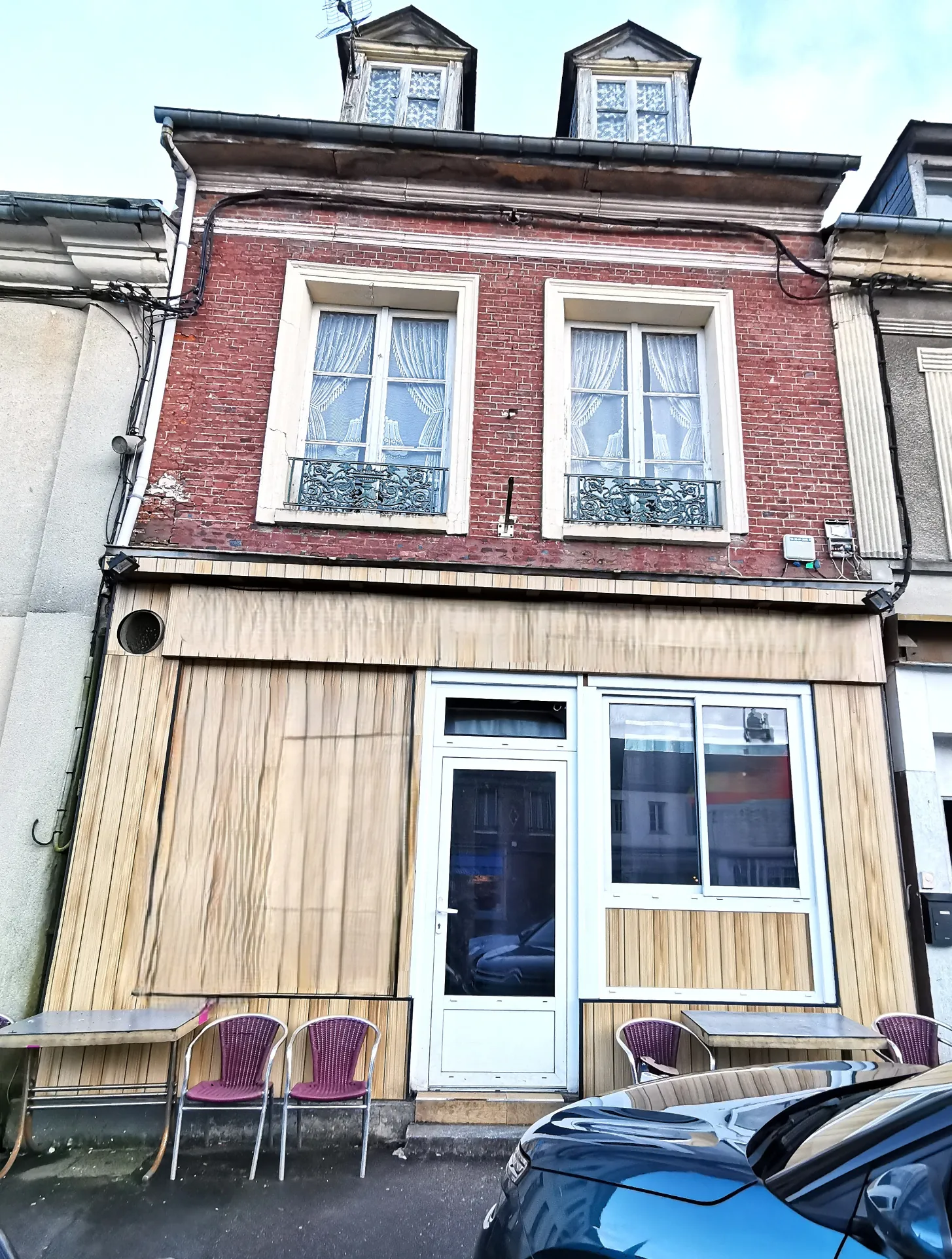 Maison de ville à Auffay avec jardin et potentiel de rénovation