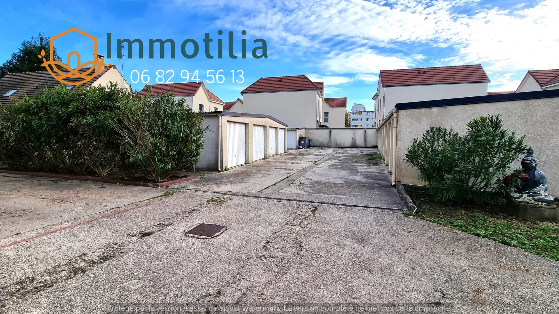 Investissez dans un lot de 20 garages à Montereau-Fault-Yonne, rendement immédiat 