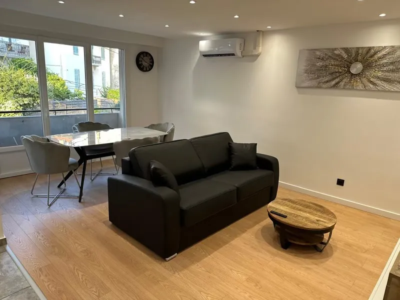 Appartement rénové de 48m² avec terrasse à Cannes, idéal pour résidence ou location saisonnière