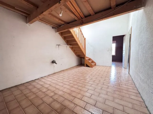 Maison T7 avec cour, cave et garage à Peyrolles en Provence - Investissement immobilier 