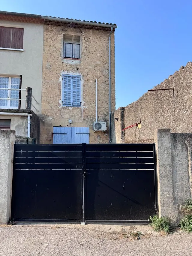 Maison T7 avec cour, cave et garage à Peyrolles en Provence - Investissement immobilier 