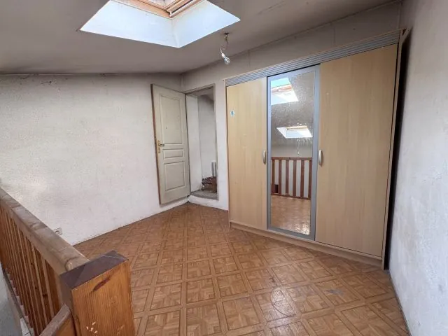 Maison T7 avec cour, cave et garage à Peyrolles en Provence - Investissement immobilier 