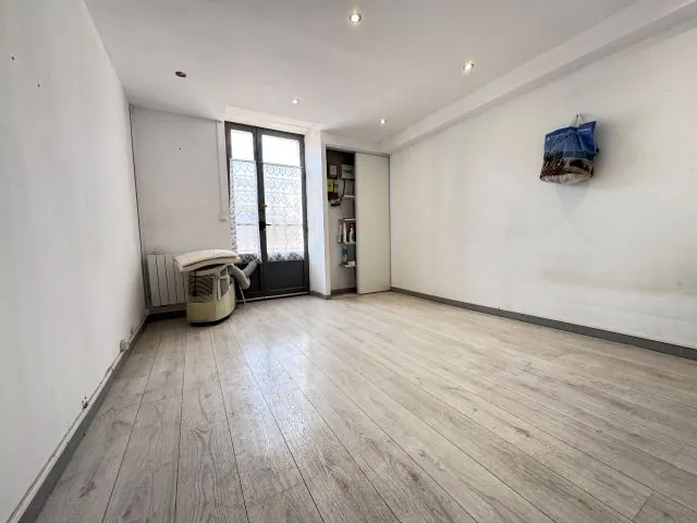 Maison T7 avec cour, cave et garage à Peyrolles en Provence - Investissement immobilier 