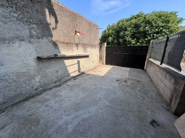 Maison T7 avec cour, cave et garage à Peyrolles en Provence - Investissement immobilier 