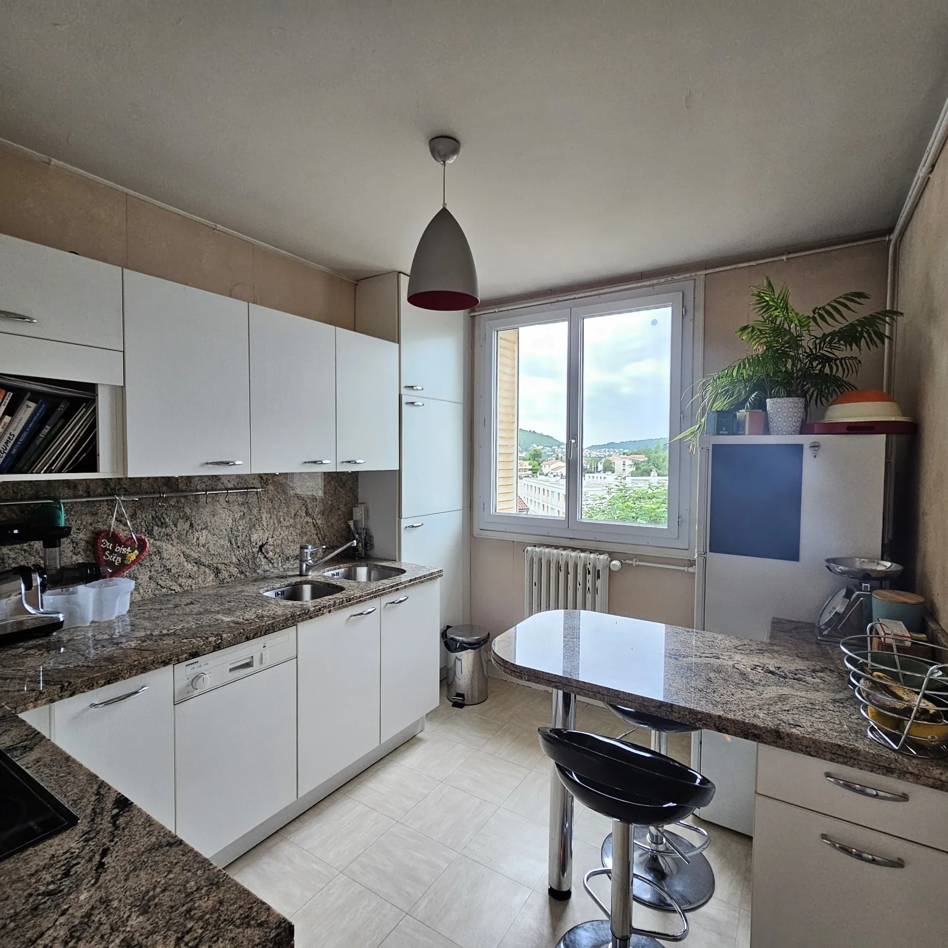 Appartement T2 avec vue panoramique à Clermont-Ferrand – Montjuzet 