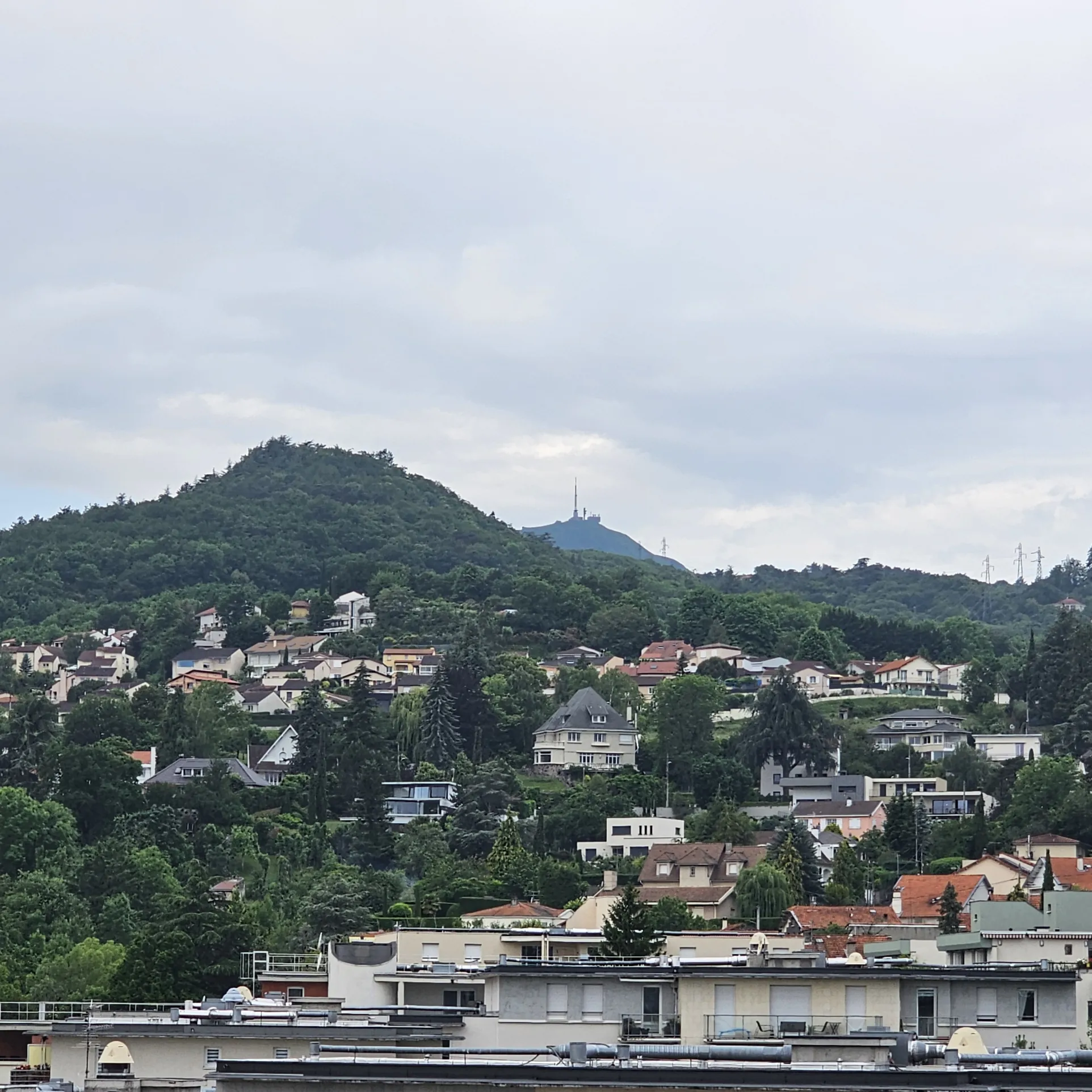 Appartement T2 avec vue panoramique à Clermont-Ferrand – Montjuzet 