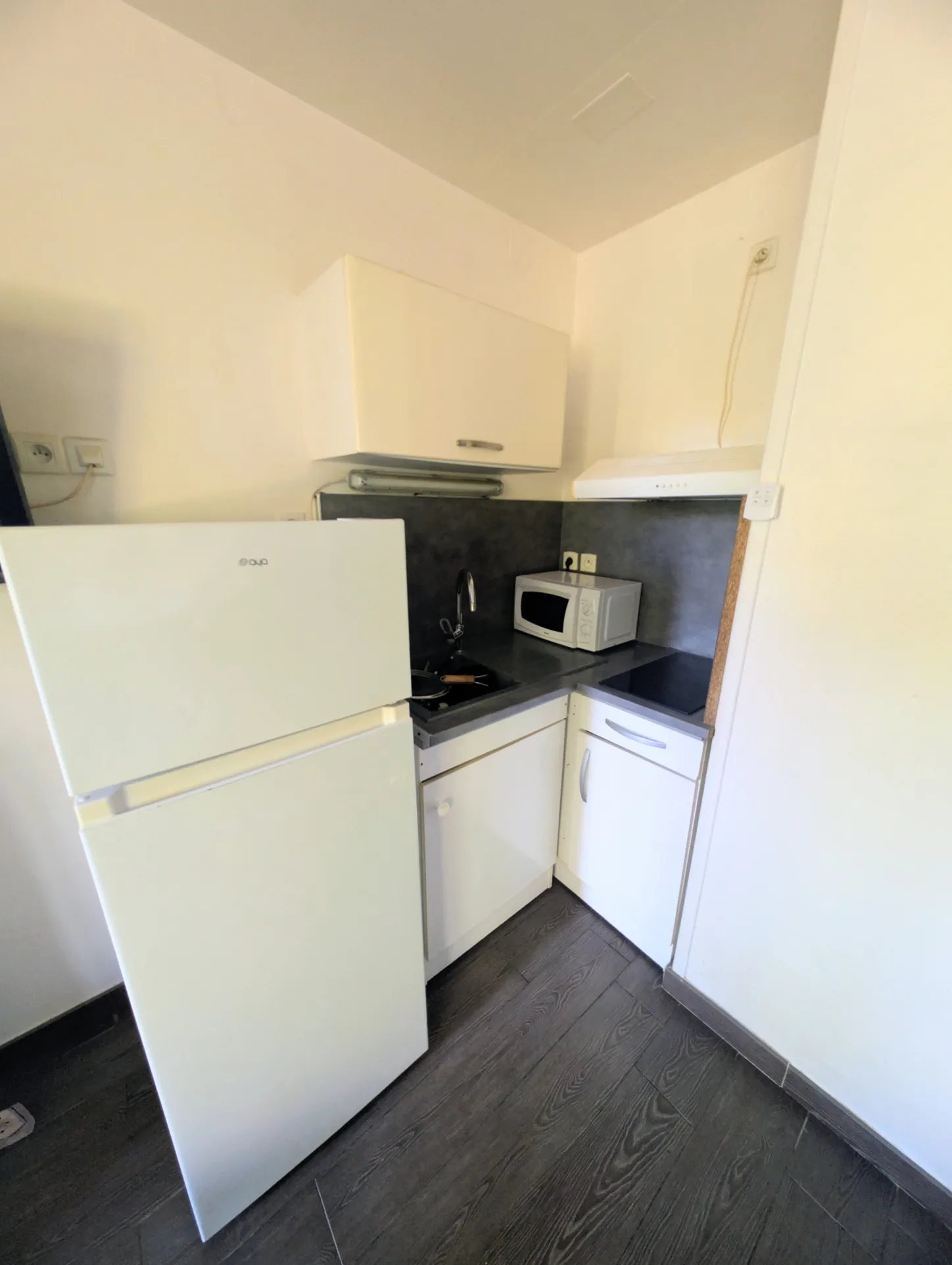 Studio rénové de 18,4 m² à Sainte-Savine avec terrasse - Opportunité d'investissement 