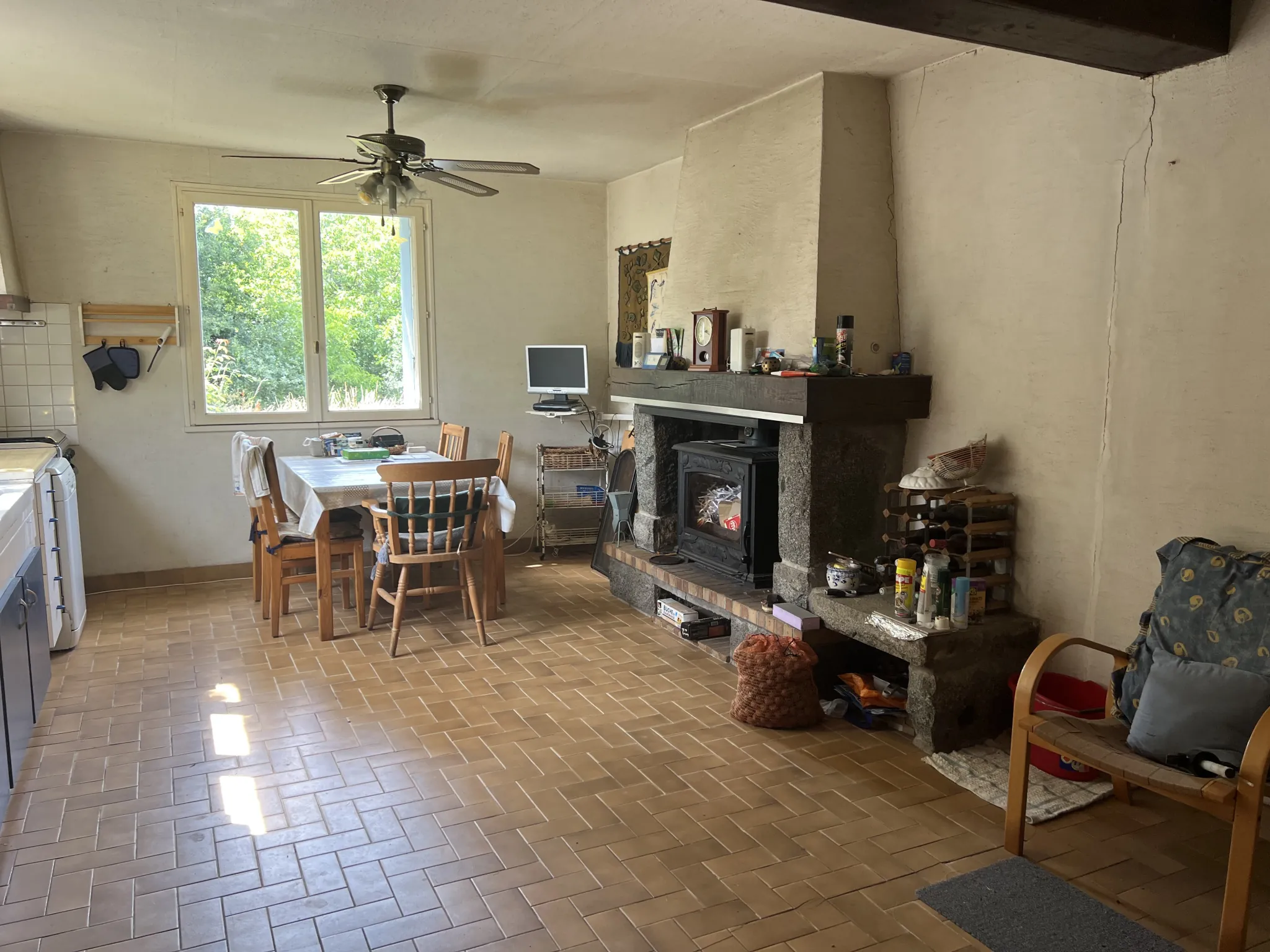 Maison à rénover avec 4 chambres au calme à Saint Laurent de la Salle 