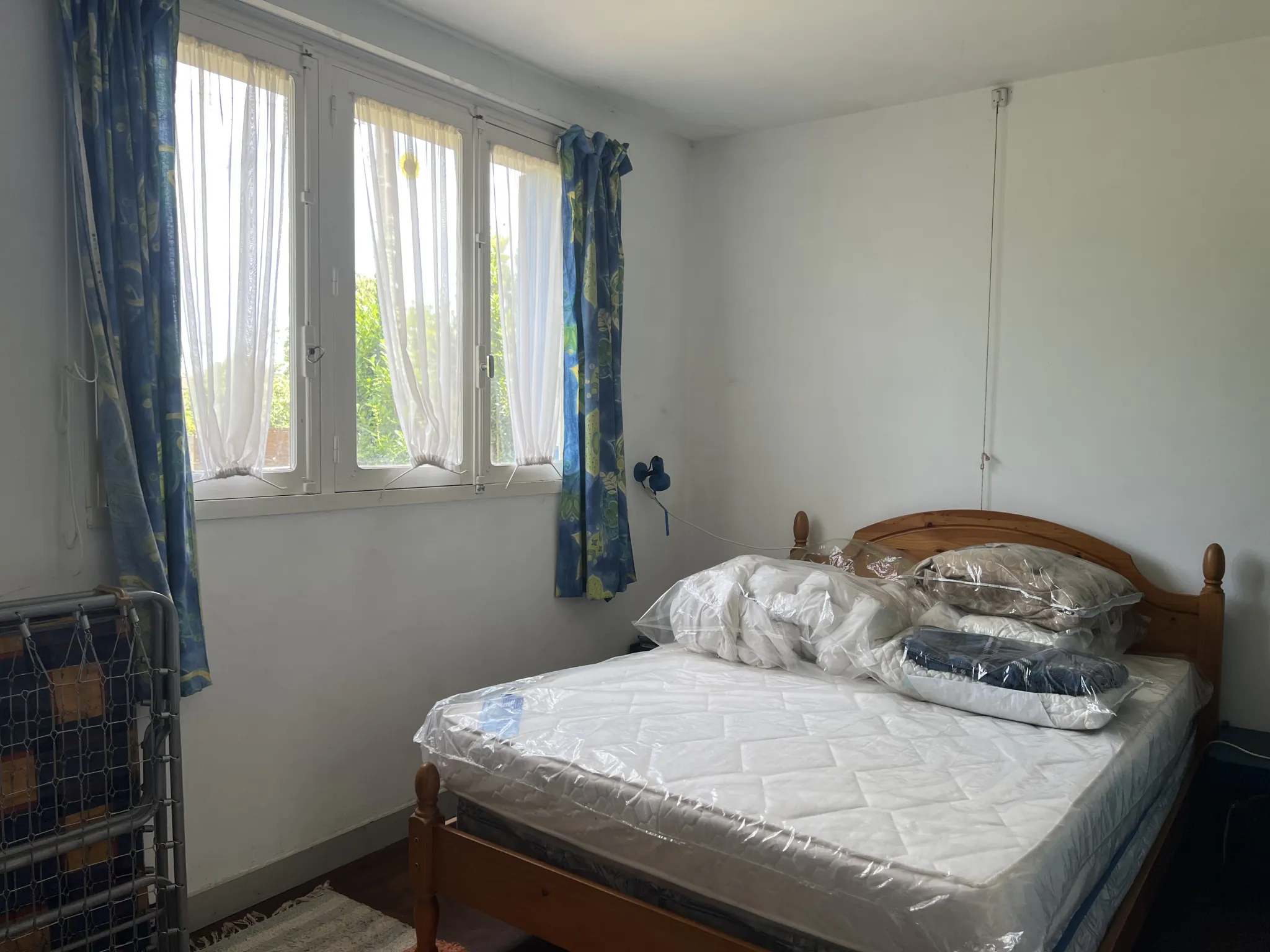 Maison à rénover avec 4 chambres au calme à Saint Laurent de la Salle 