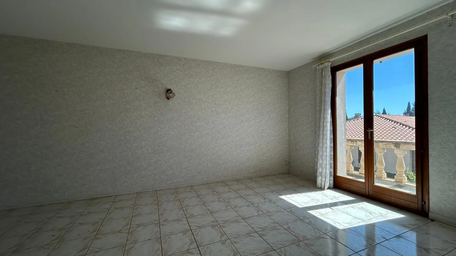 Belle maison 2 faces de 145 m² avec jardin et garage au Soler 