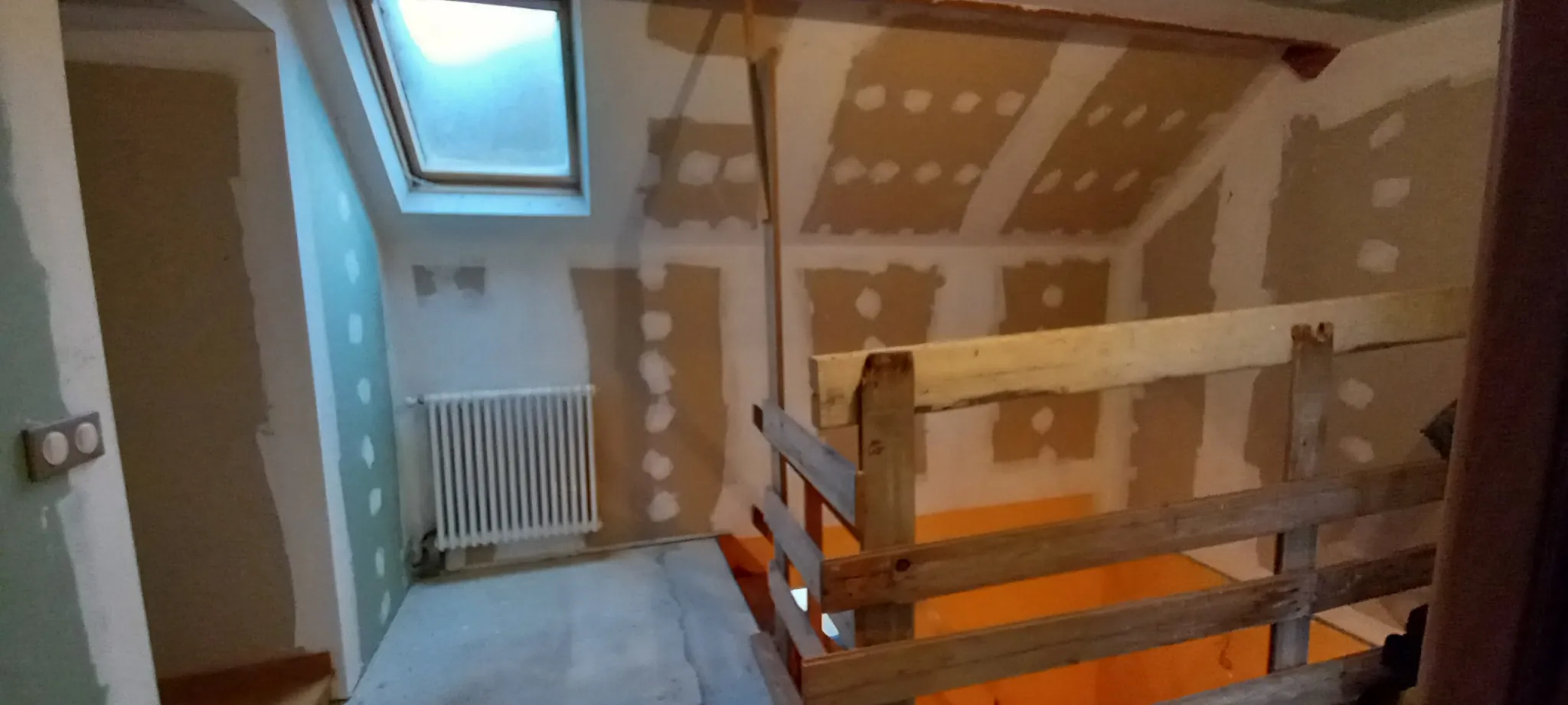 Fermette indépendante à Saint Pierre Bellevue – Maison de campagne à rénover avec grand terrain 