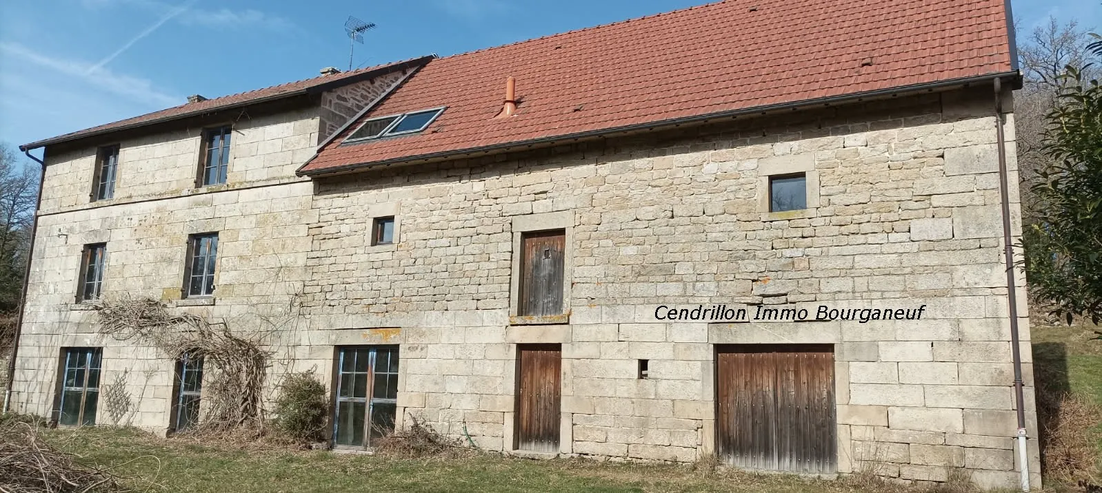 Fermette indépendante à Saint Pierre Bellevue – Maison de campagne à rénover avec grand terrain 