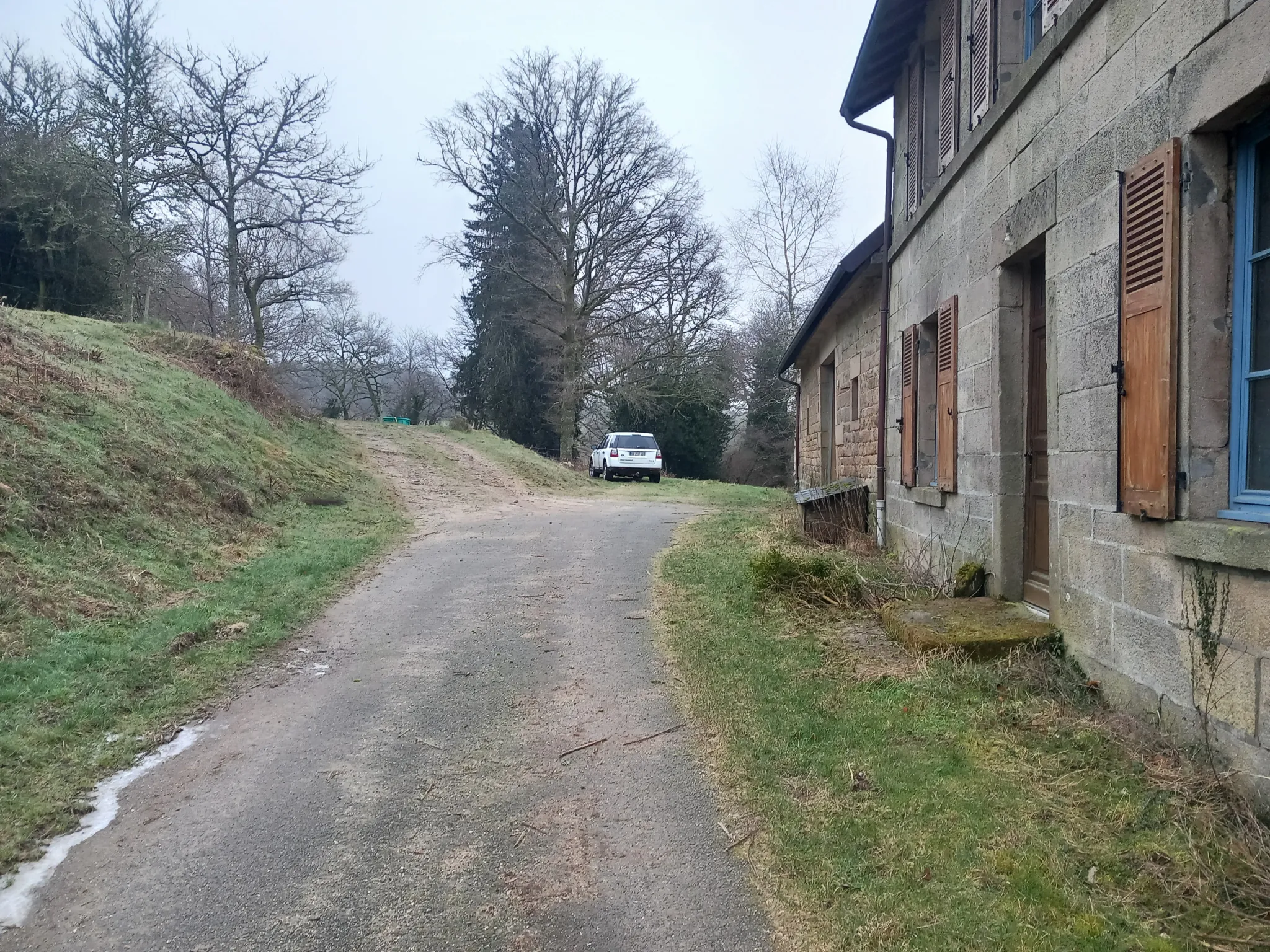 Fermette indépendante à Saint Pierre Bellevue – Maison de campagne à rénover avec grand terrain 